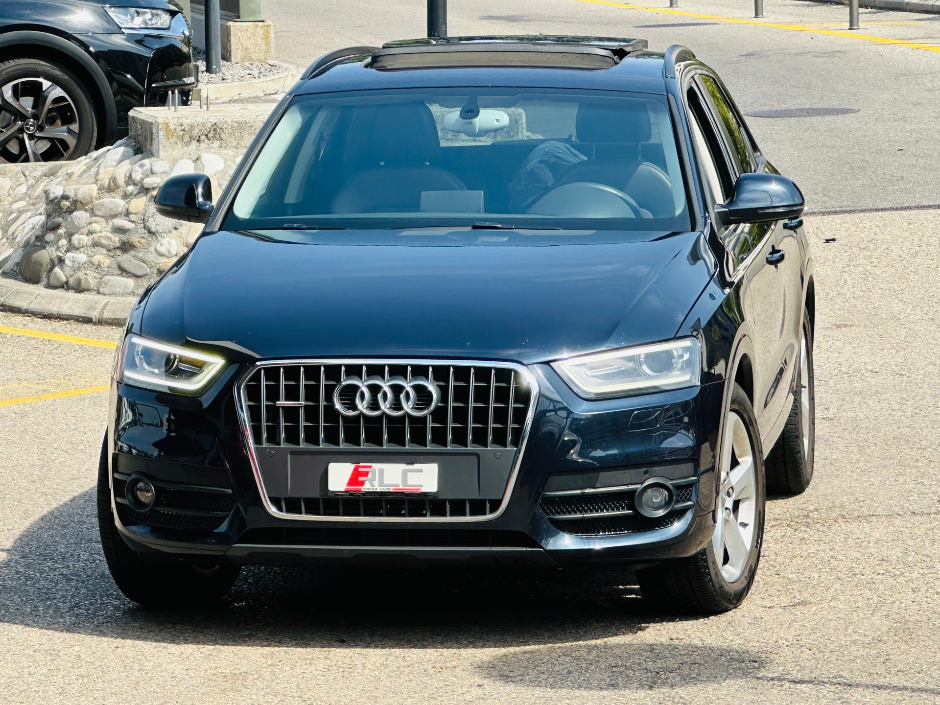 AUDI Q3 2.0 TFSI quattro S-tronic-image-4