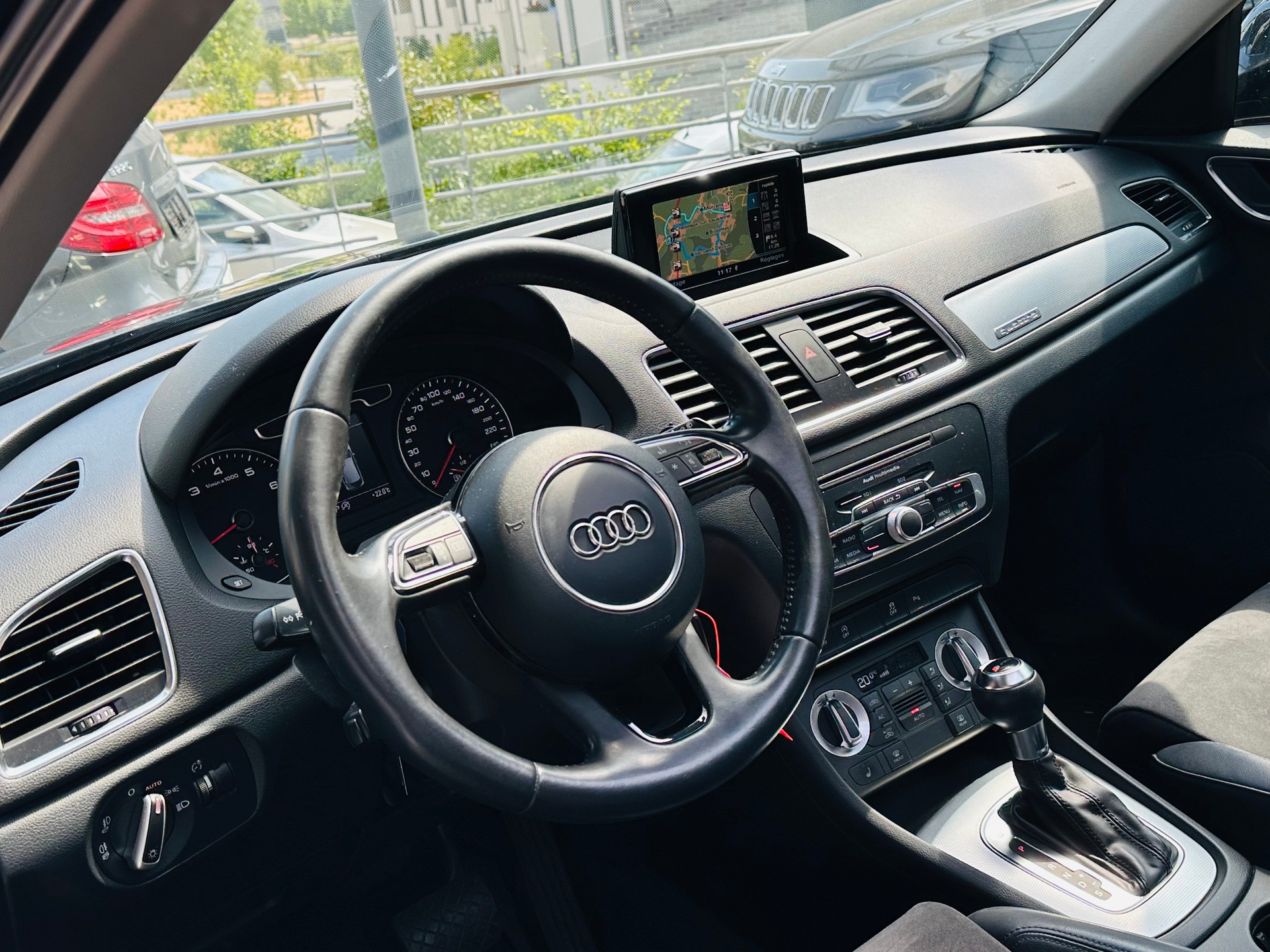 AUDI Q3 2.0 TFSI quattro S-tronic-image-16