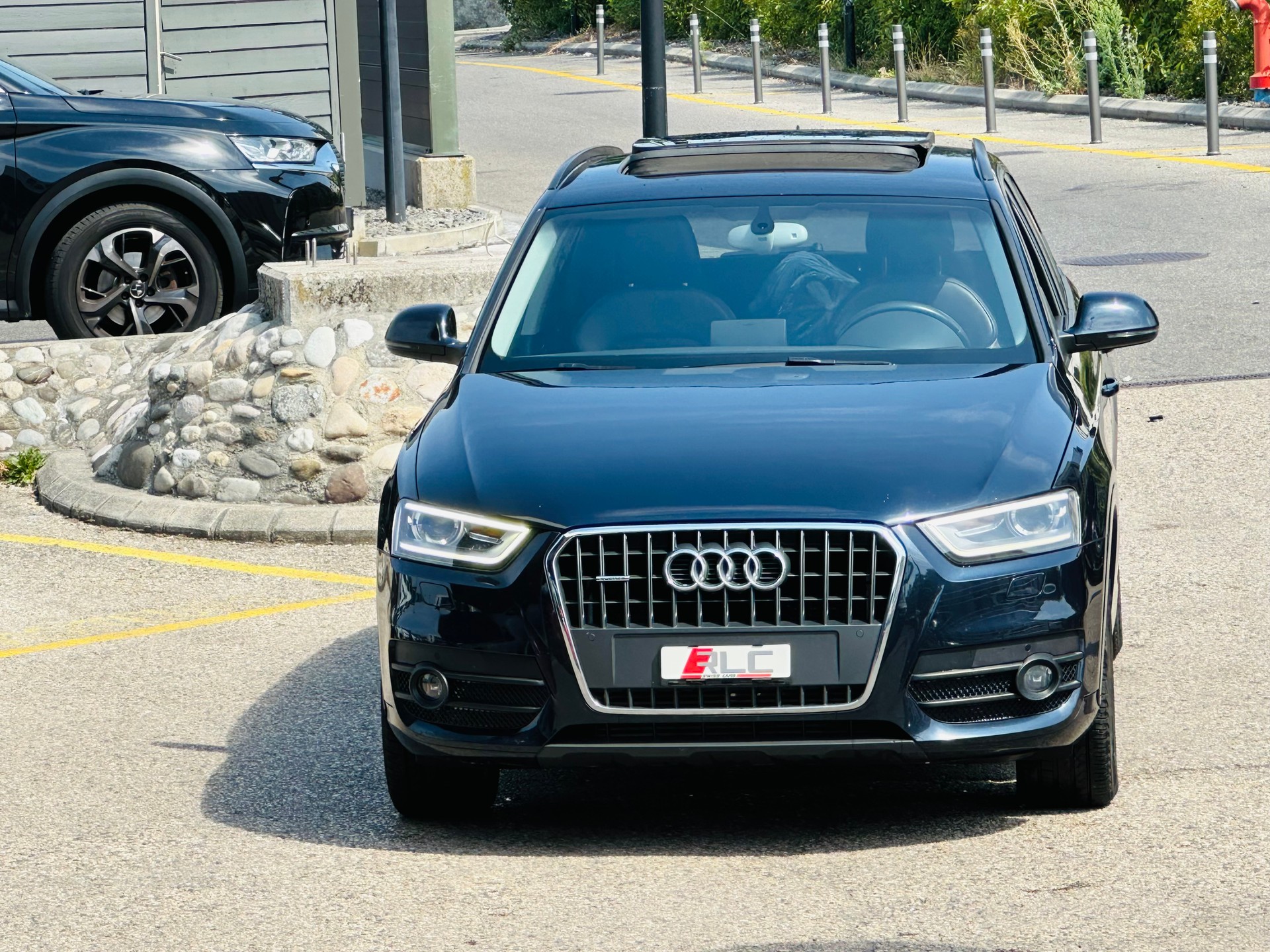 AUDI Q3 2.0 TFSI quattro S-tronic-image-6