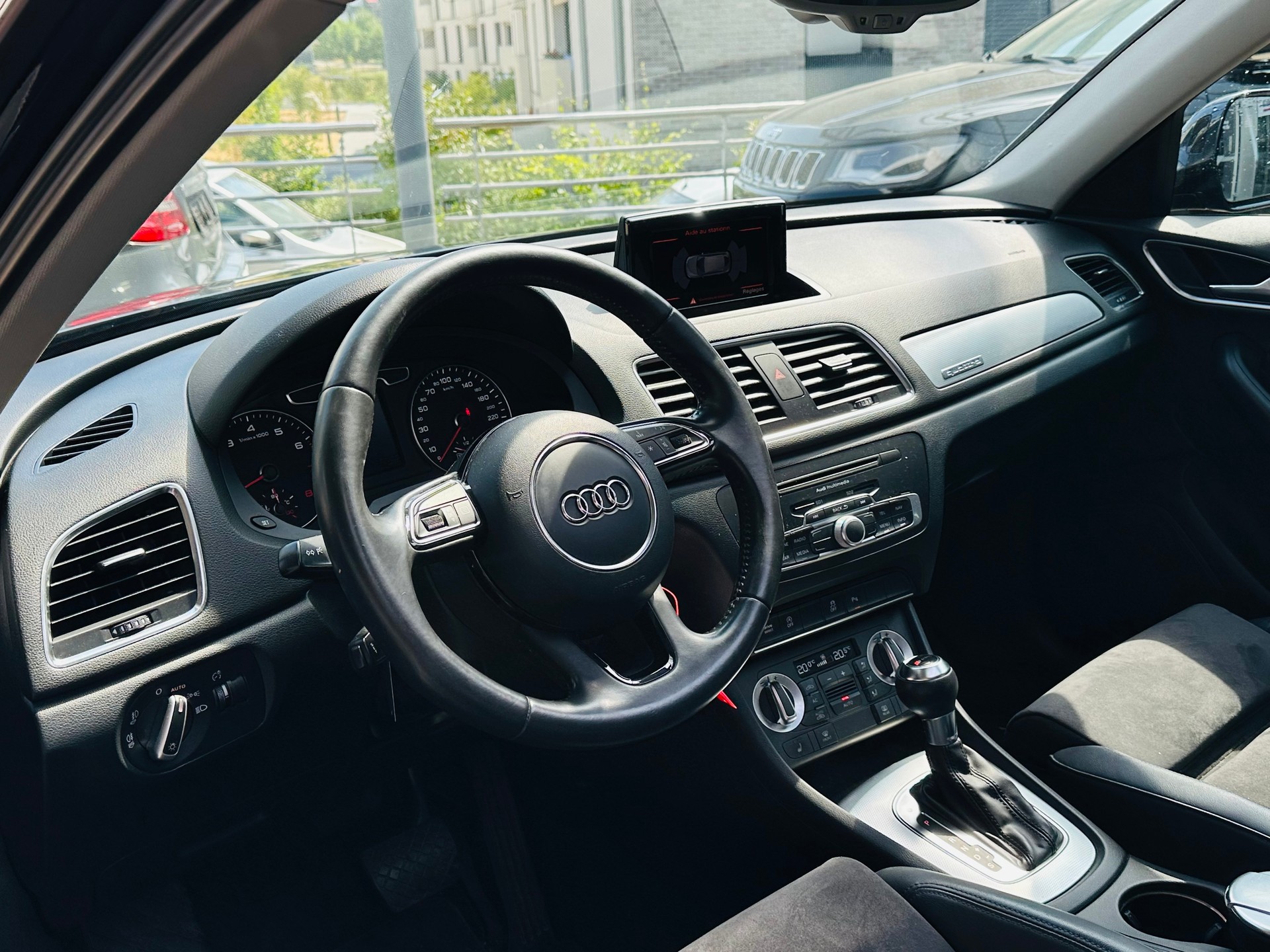 AUDI Q3 2.0 TFSI quattro S-tronic-image-13