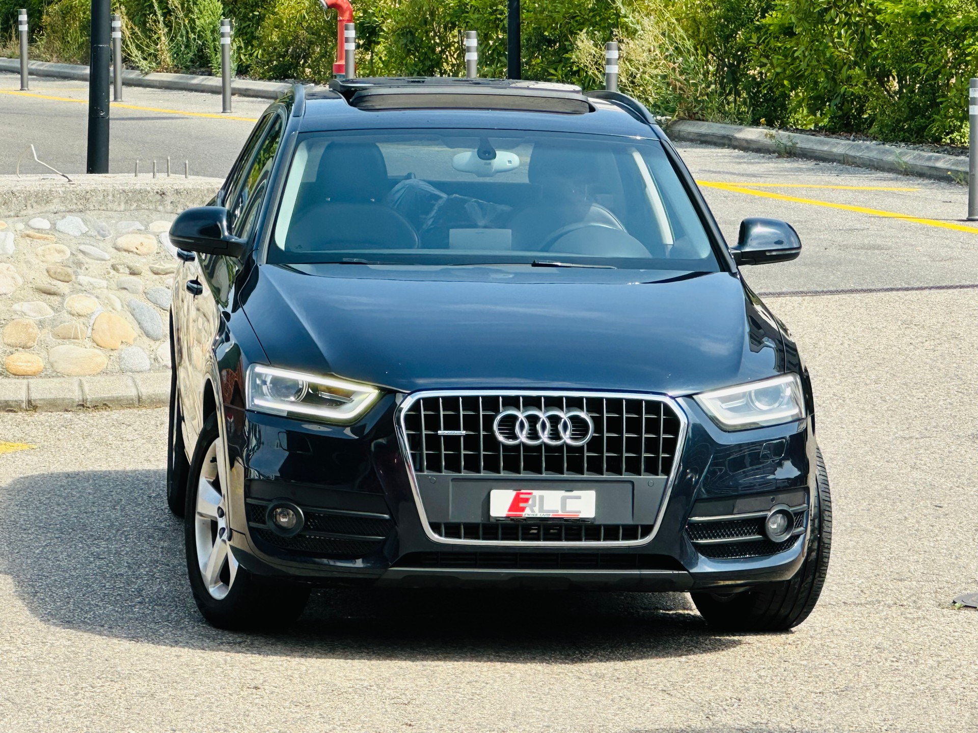 AUDI Q3 2.0 TFSI quattro S-tronic-image-2