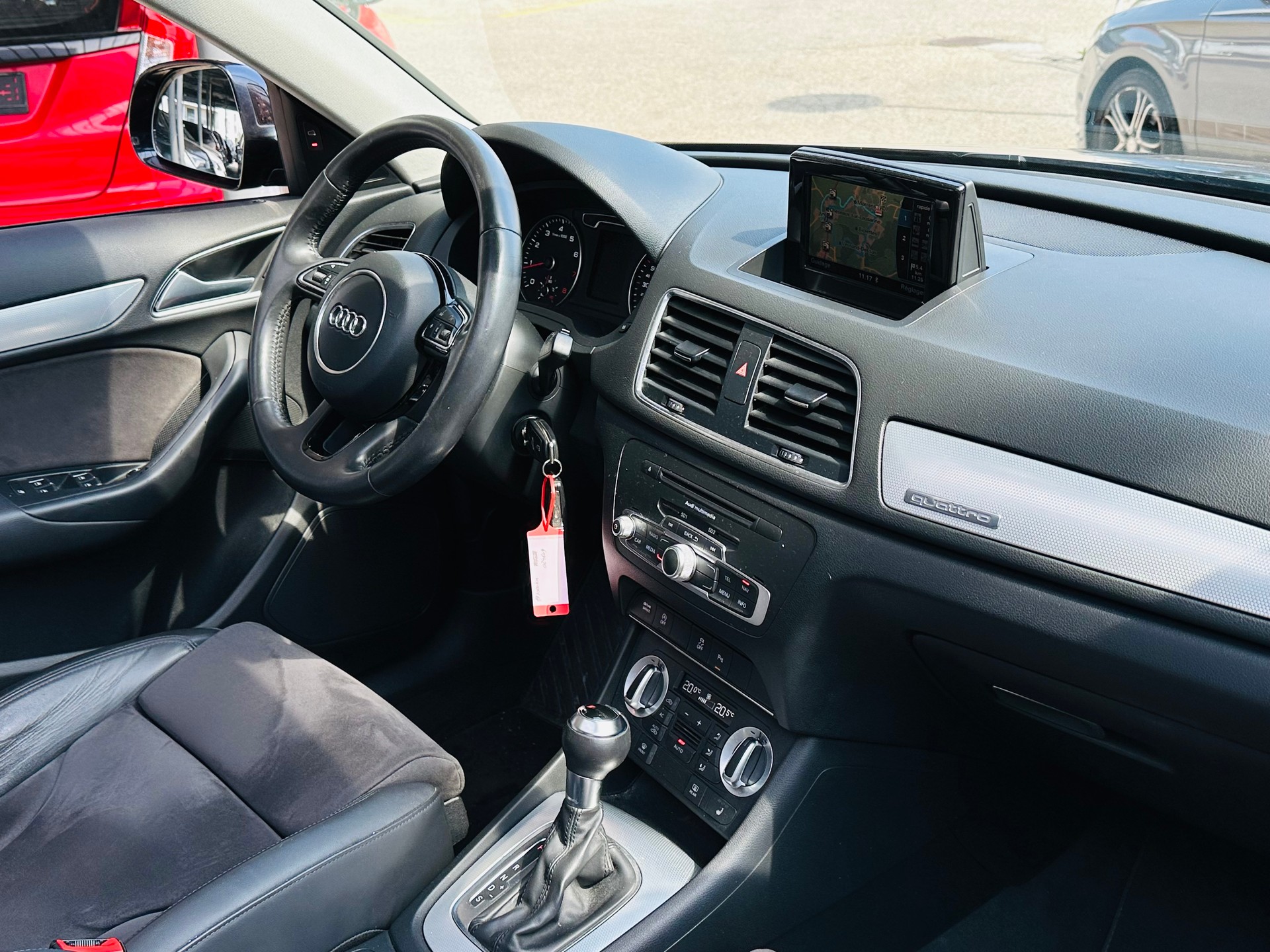 AUDI Q3 2.0 TFSI quattro S-tronic-image-15