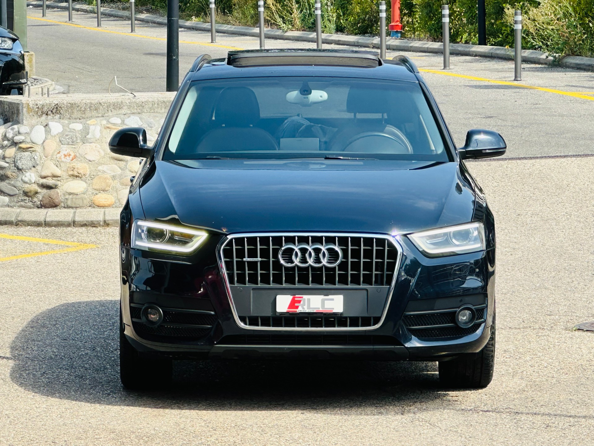 AUDI Q3 2.0 TFSI quattro S-tronic-image-3