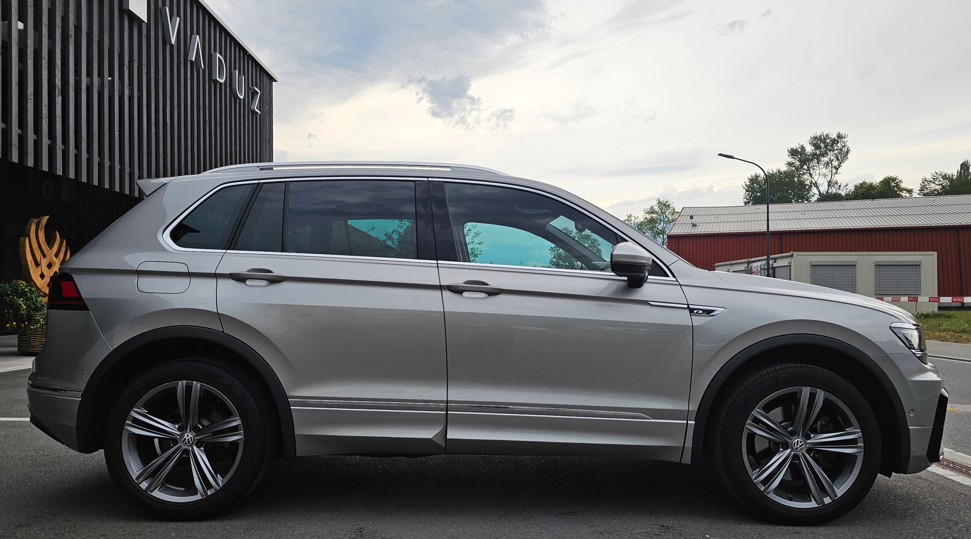 VW Tiguan 2.0TSI Highline R-Line 4Motion DSG-image-4