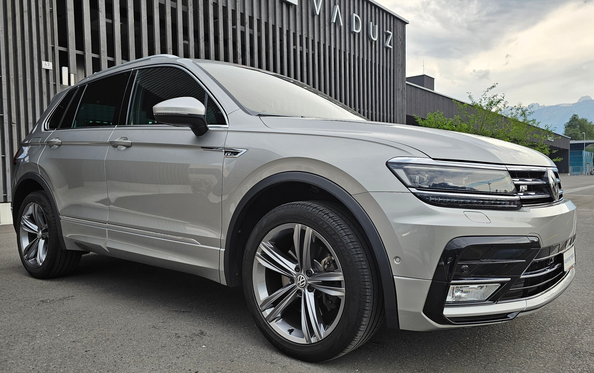 VW Tiguan 2.0TSI Highline R-Line 4Motion DSG-image-3