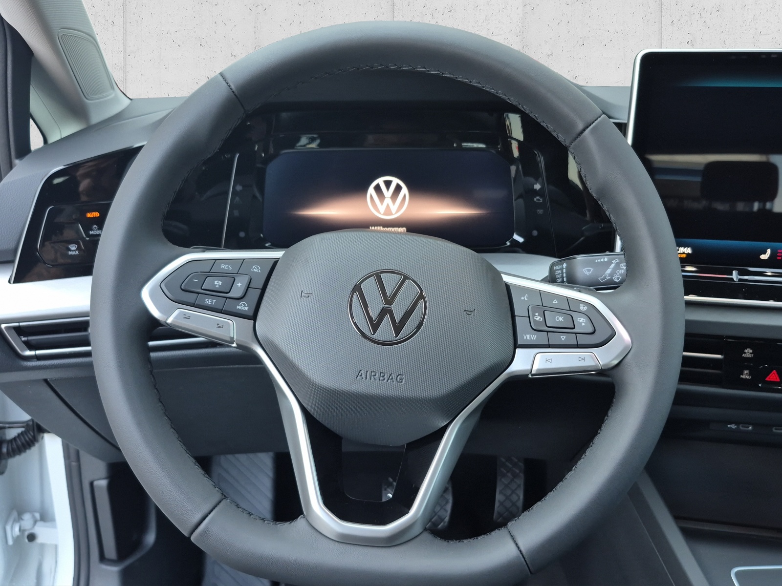 VW Golf 1.5 e TSI mHEV United DSG-image-9