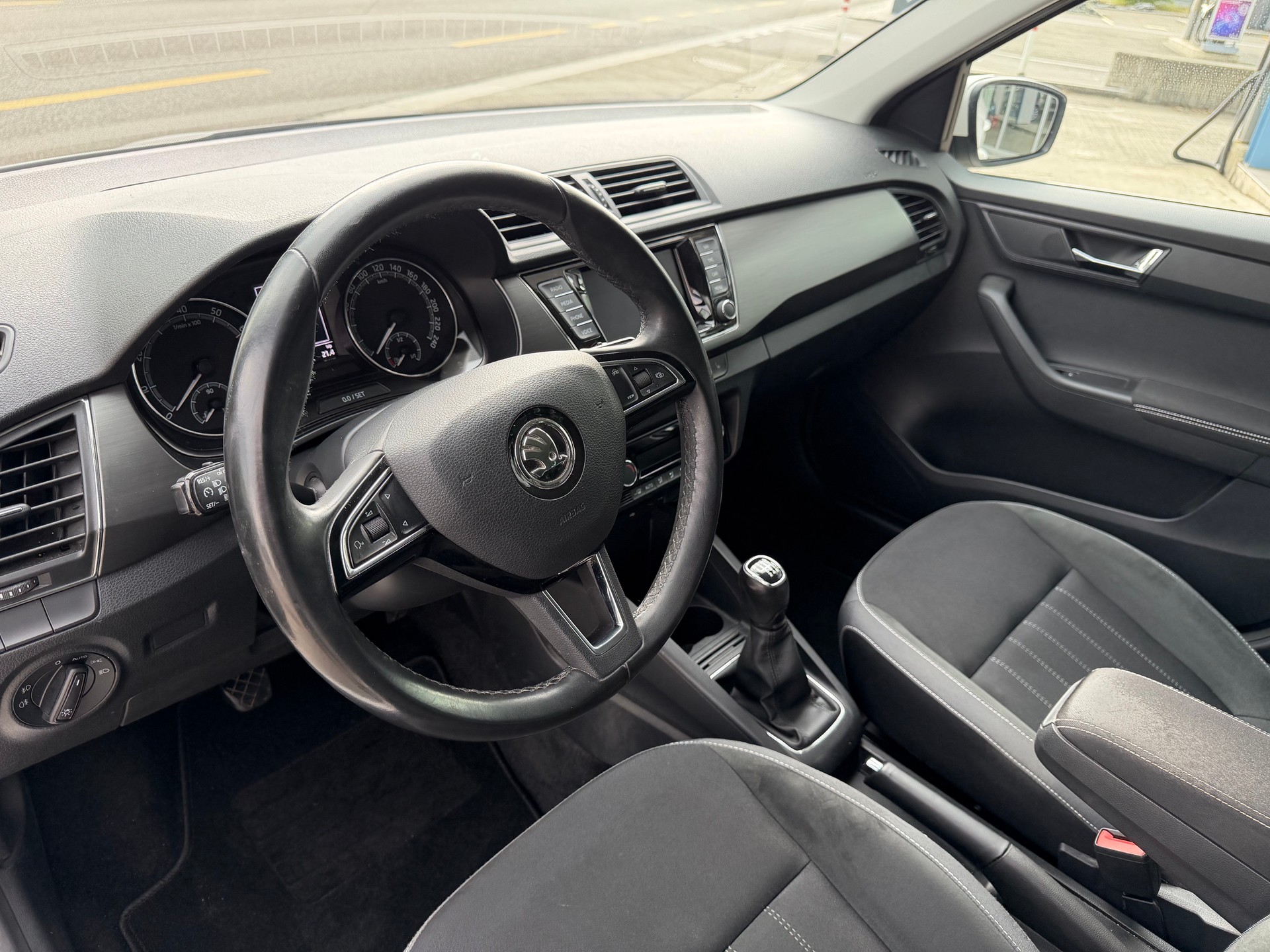 SKODA Fabia Combi 1.0 TSI Style-image-9