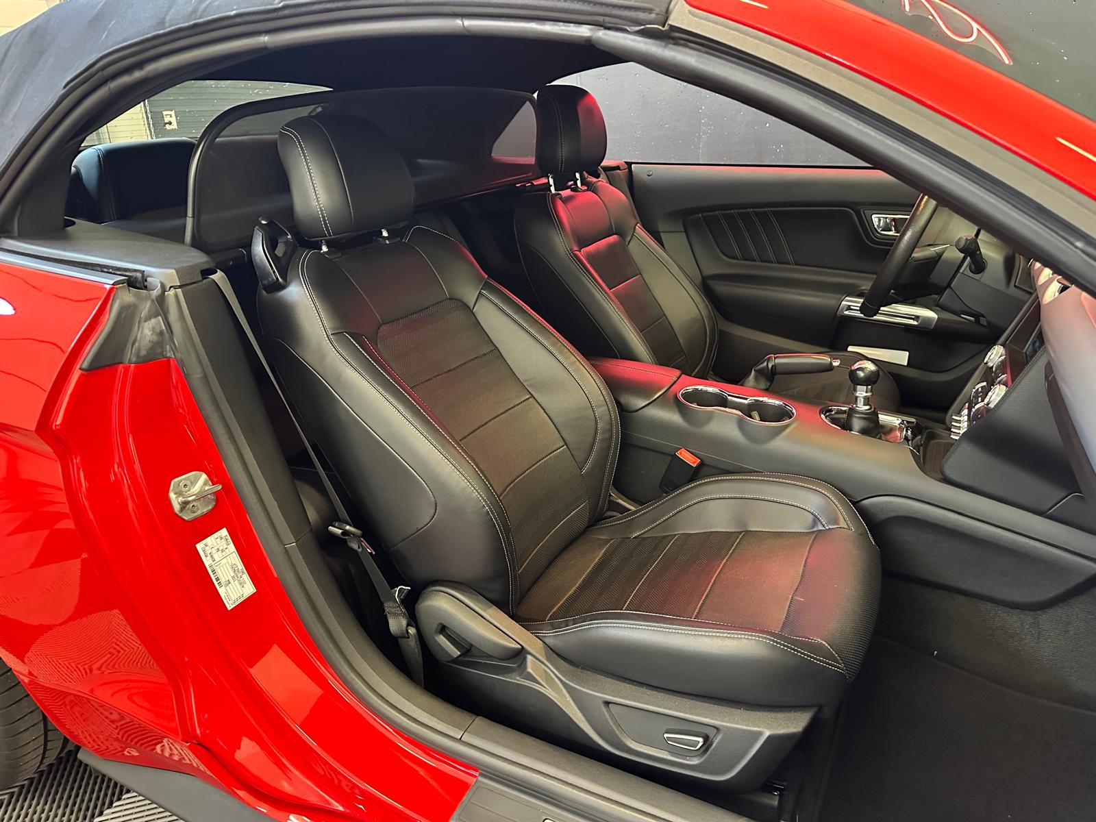 FORD Mustang Convertible 2.3-image-13