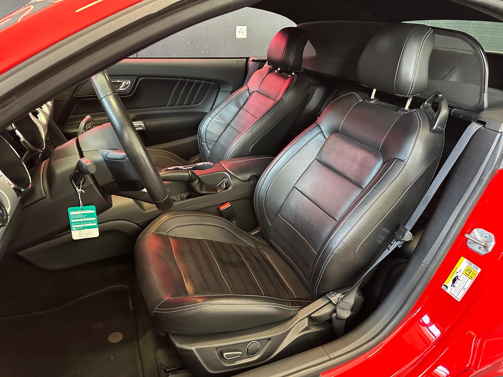 FORD Mustang Convertible 2.3-image-11