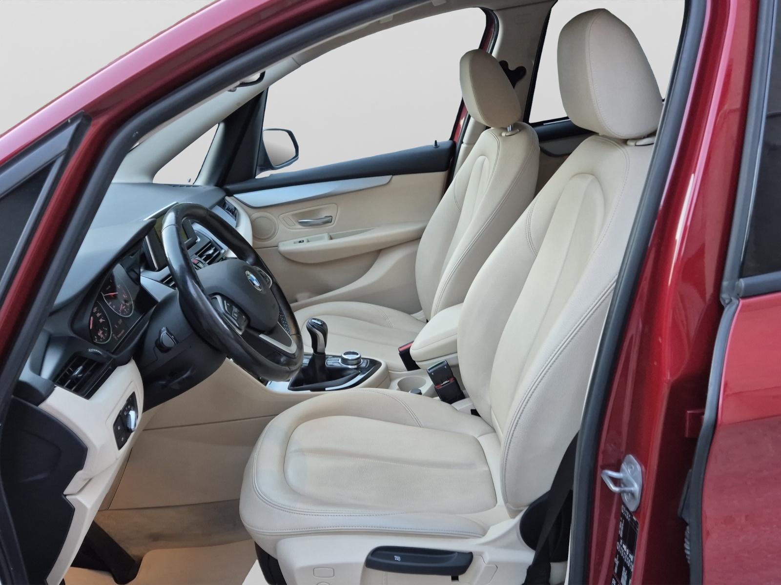 BMW 218d xDrive Gran Tourer-image-14