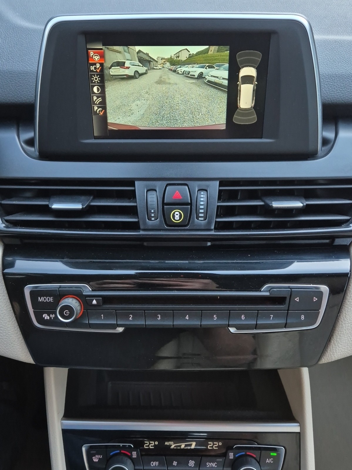 BMW 218d xDrive Gran Tourer-image-12