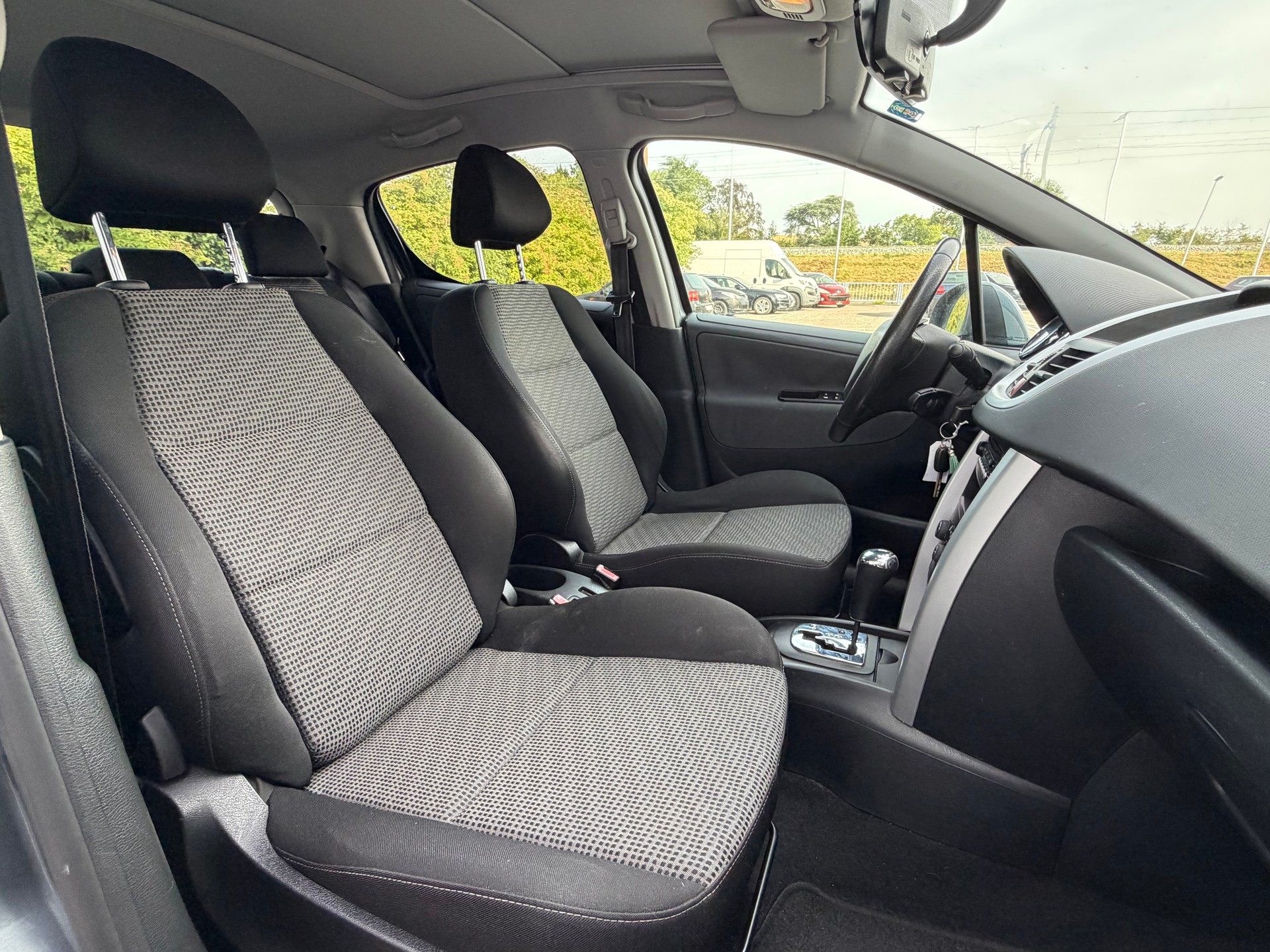 PEUGEOT 207 1.6 16V Sport Automatic-image-15