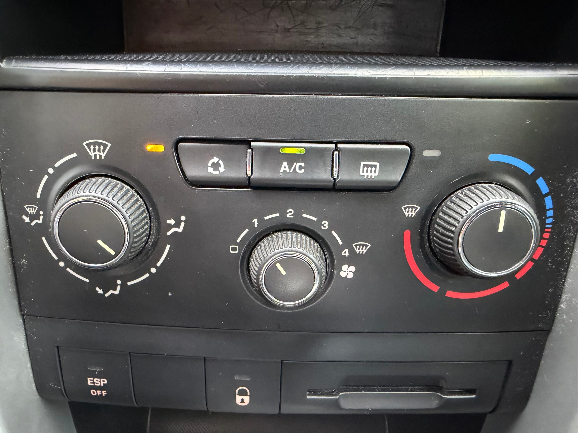 PEUGEOT 207 1.6 16V Sport Automatic-image-24