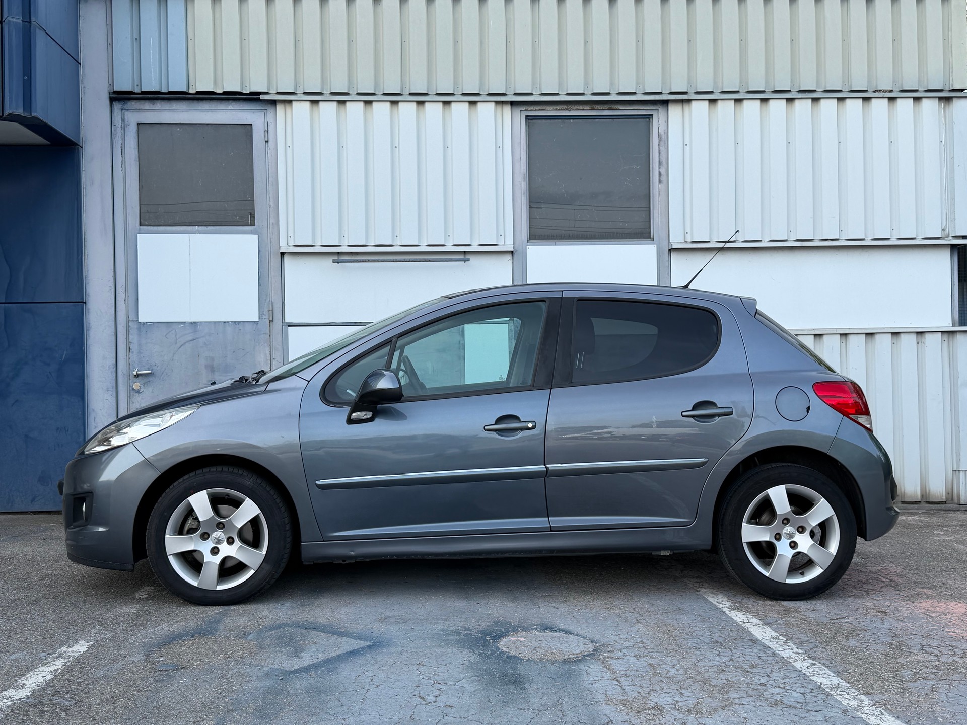 PEUGEOT 207 1.6 16V Sport Automatic-image-1