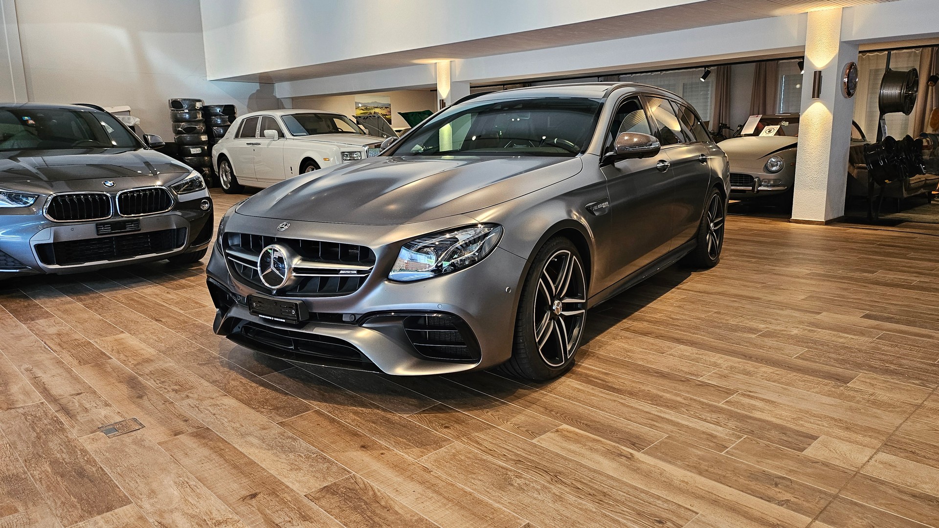 MERCEDES-BENZ E 63 AMG S 4 Matic 9G-Tronic, 612 PS selenitgrau, Top Ausstattung AMG Performance-Abgasanlage