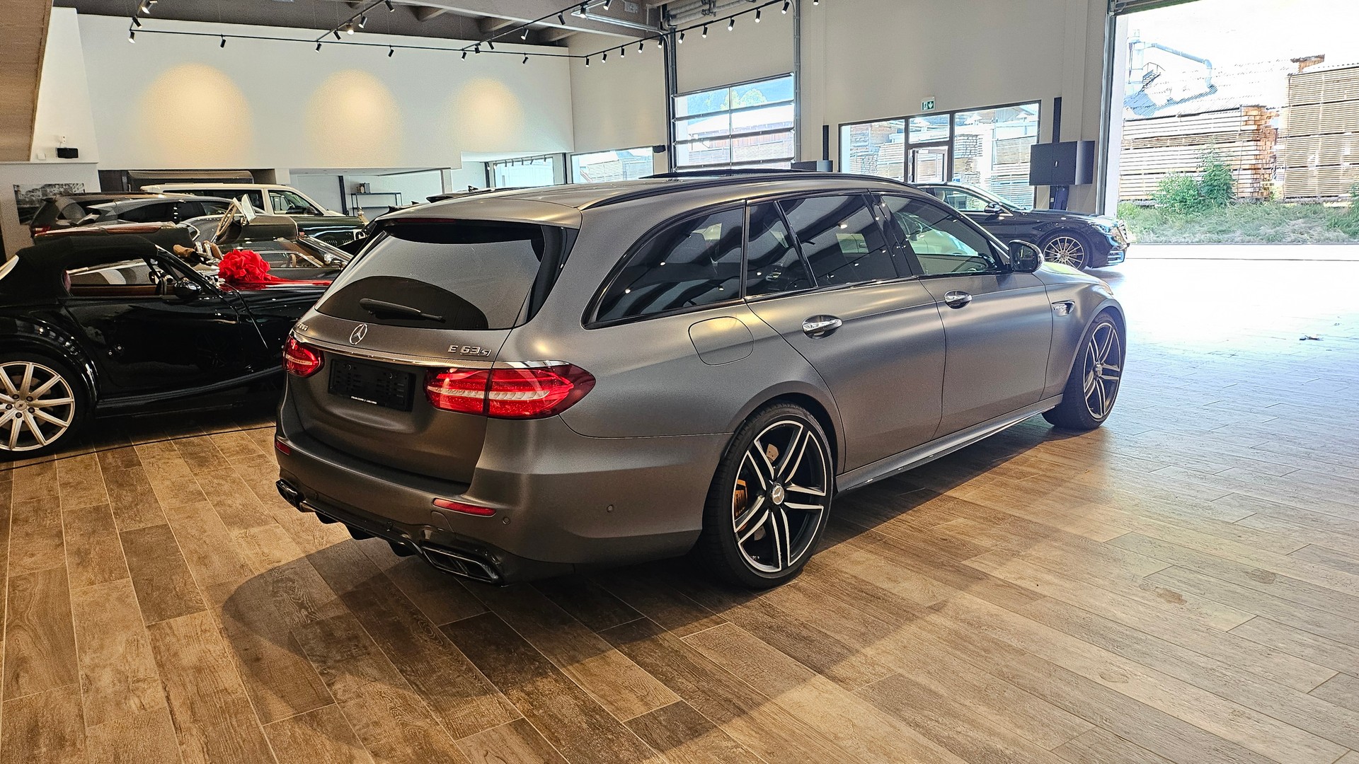 MERCEDES-BENZ E 63 AMG S 4 Matic 9G-Tronic, 612 PS selenitgrau, Top Ausstattung AMG Performance-Abgasanlageđ„-image-8