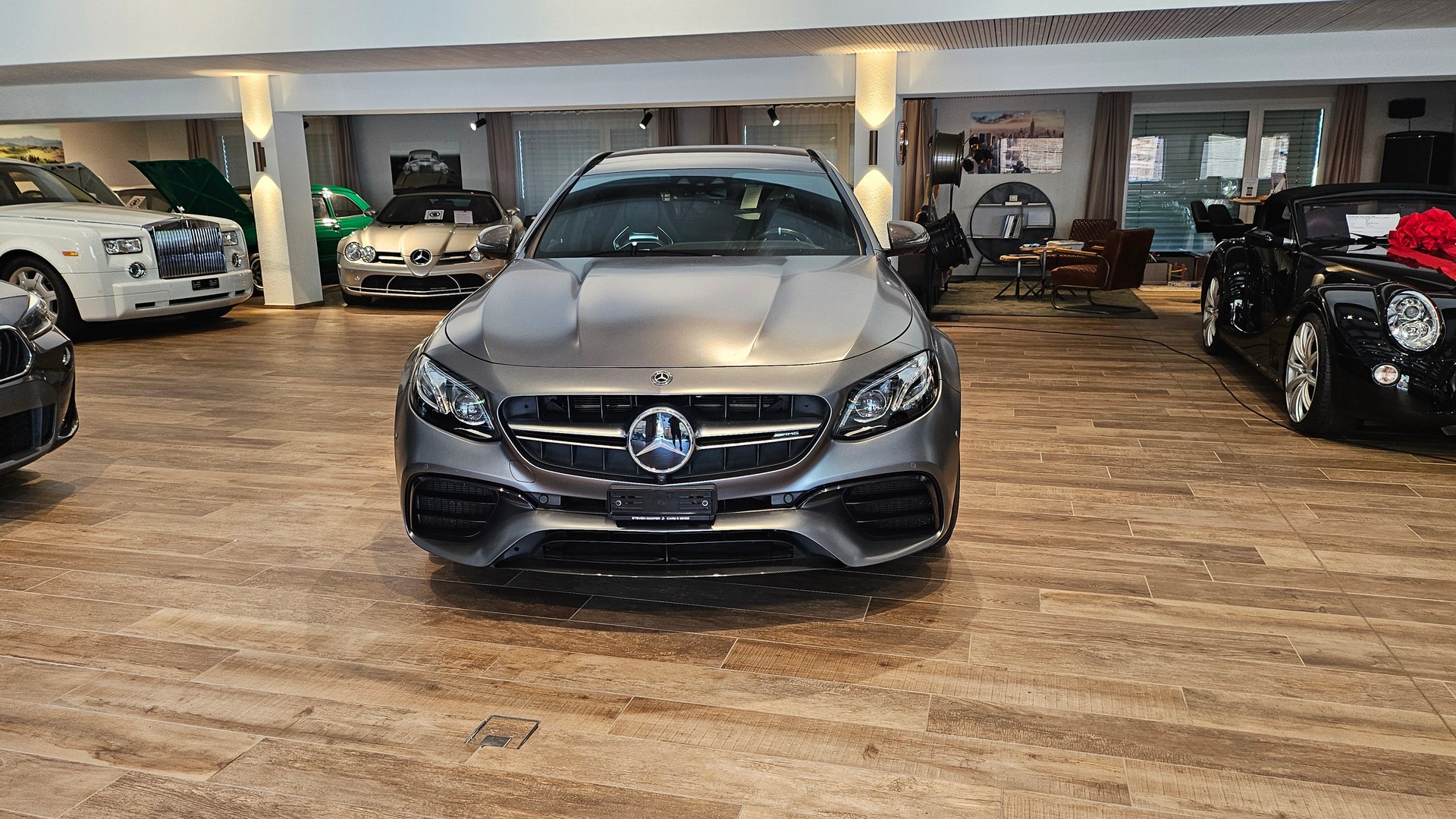 MERCEDES-BENZ E 63 AMG S 4 Matic 9G-Tronic, 612 PS selenitgrau, Top Ausstattung AMG Performance-Abgasanlage-showroom-element-2