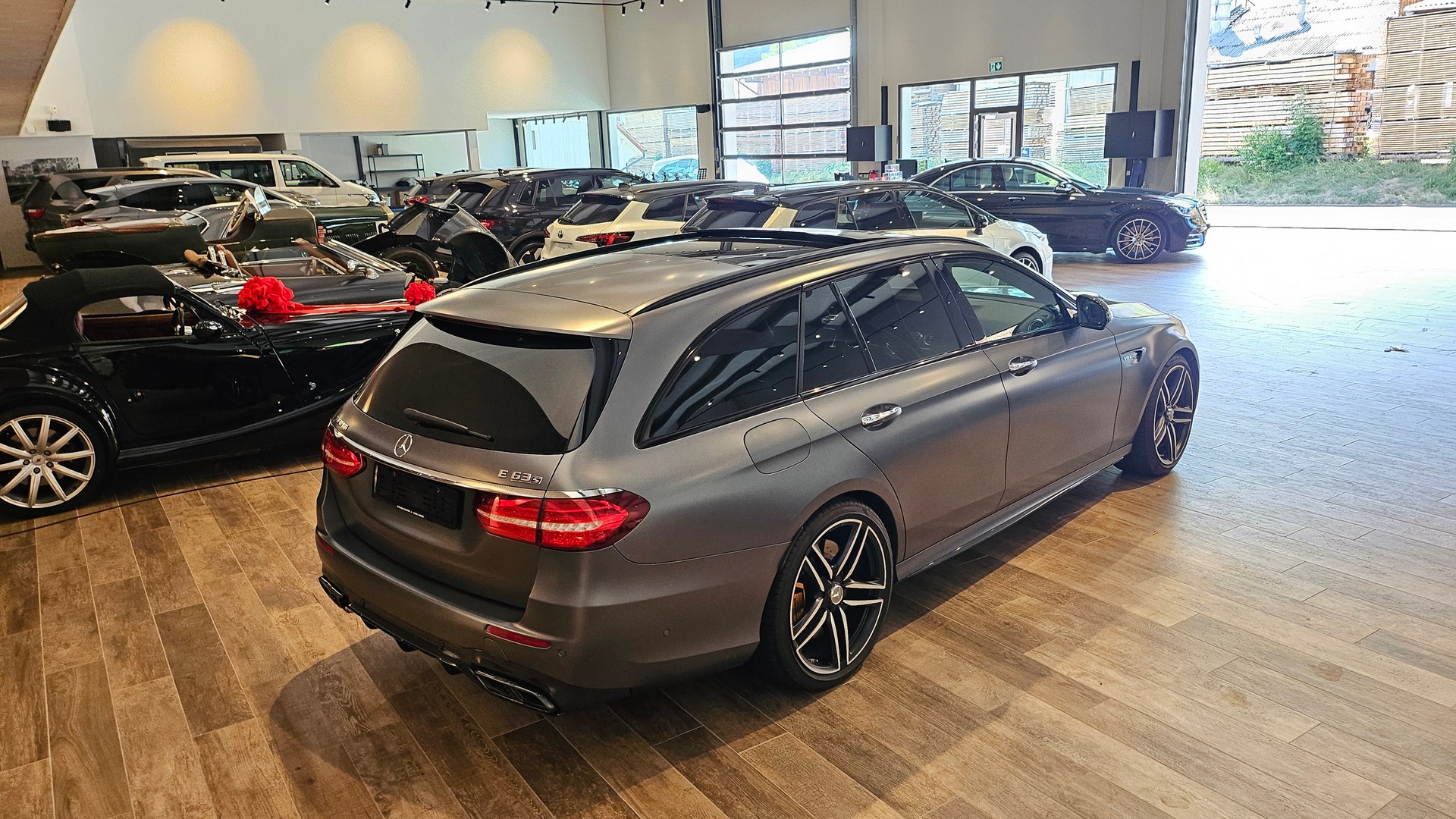 MERCEDES-BENZ E 63 AMG S 4 Matic 9G-Tronic, 612 PS selenitgrau, Top Ausstattung AMG Performance-Abgasanlageđ„-image-9