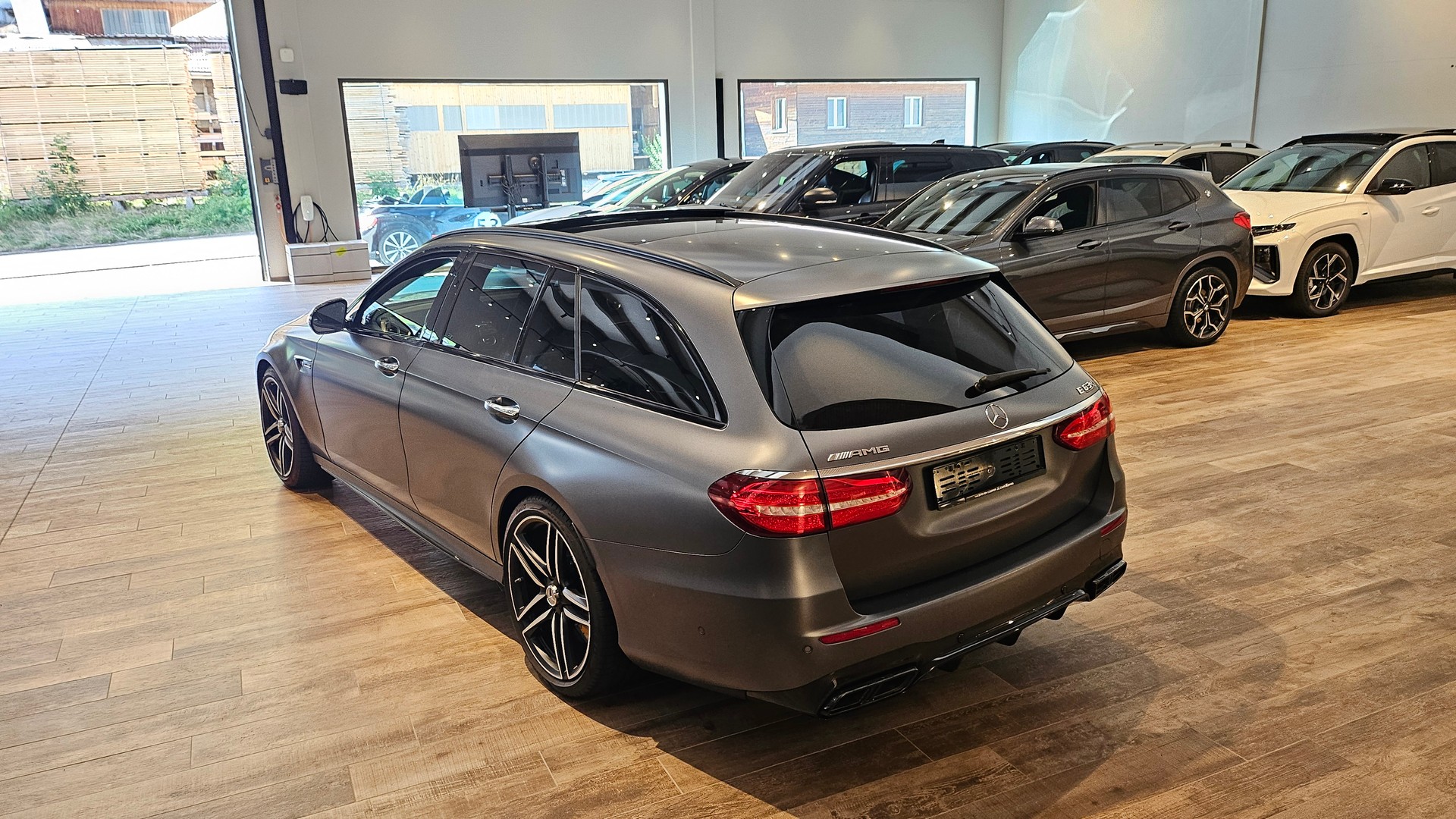 MERCEDES-BENZ E 63 AMG S 4 Matic 9G-Tronic, 612 PS selenitgrau, Top Ausstattung AMG Performance-Abgasanlageđ„-image-13