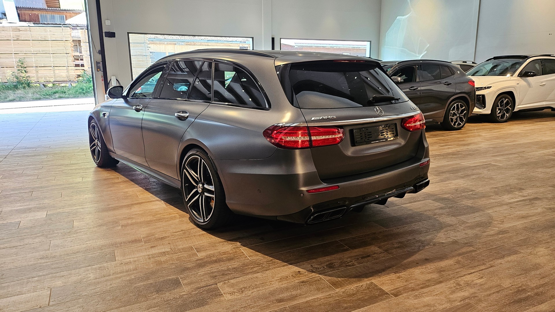 MERCEDES-BENZ E 63 AMG S 4 Matic 9G-Tronic, 612 PS selenitgrau, Top Ausstattung AMG Performance-Abgasanlageđ„-image-12