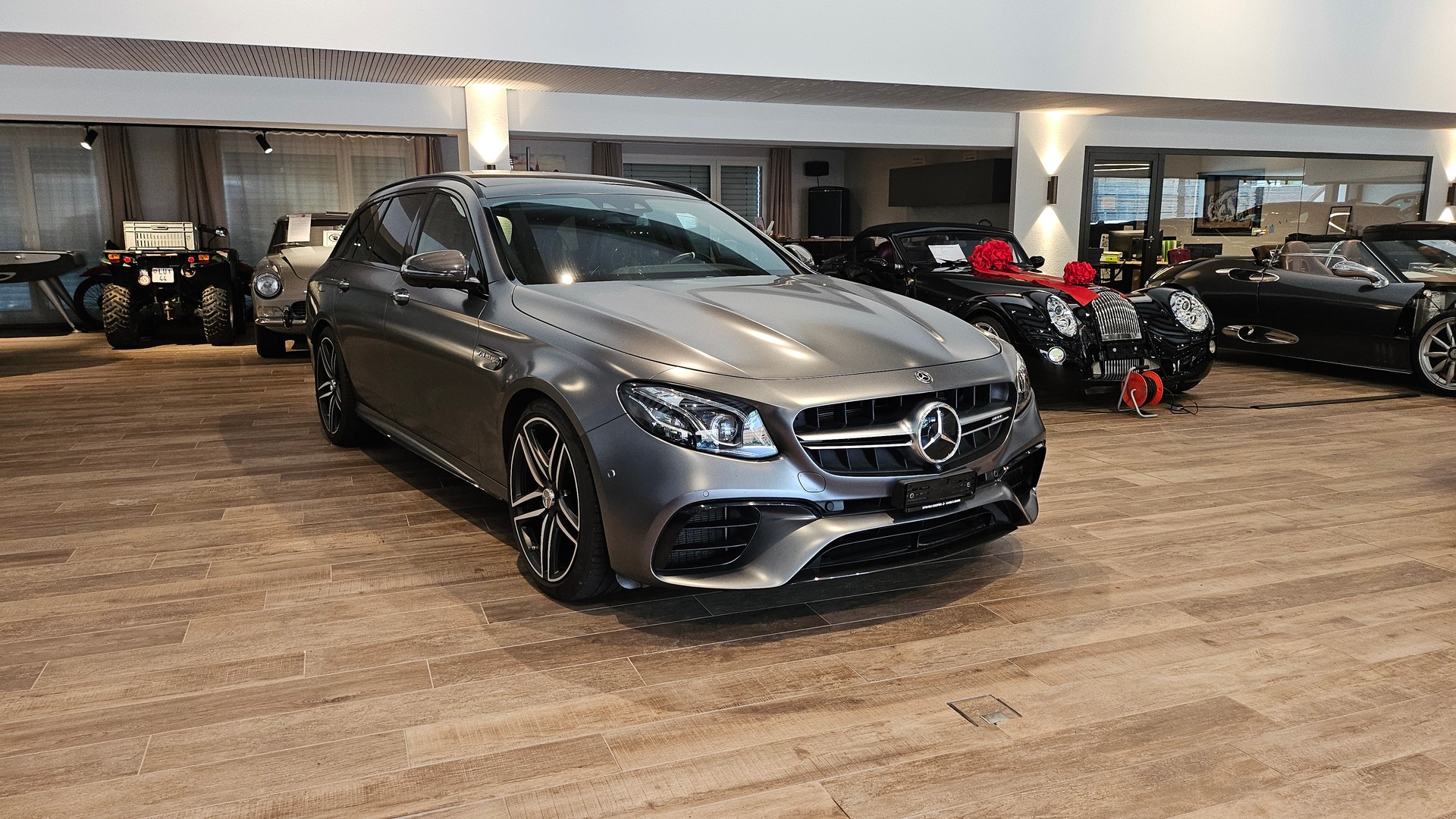 MERCEDES-BENZ E 63 AMG S 4 Matic 9G-Tronic, 612 PS selenitgrau, Top Ausstattung AMG Performance-Abgasanlageđ„-image-4