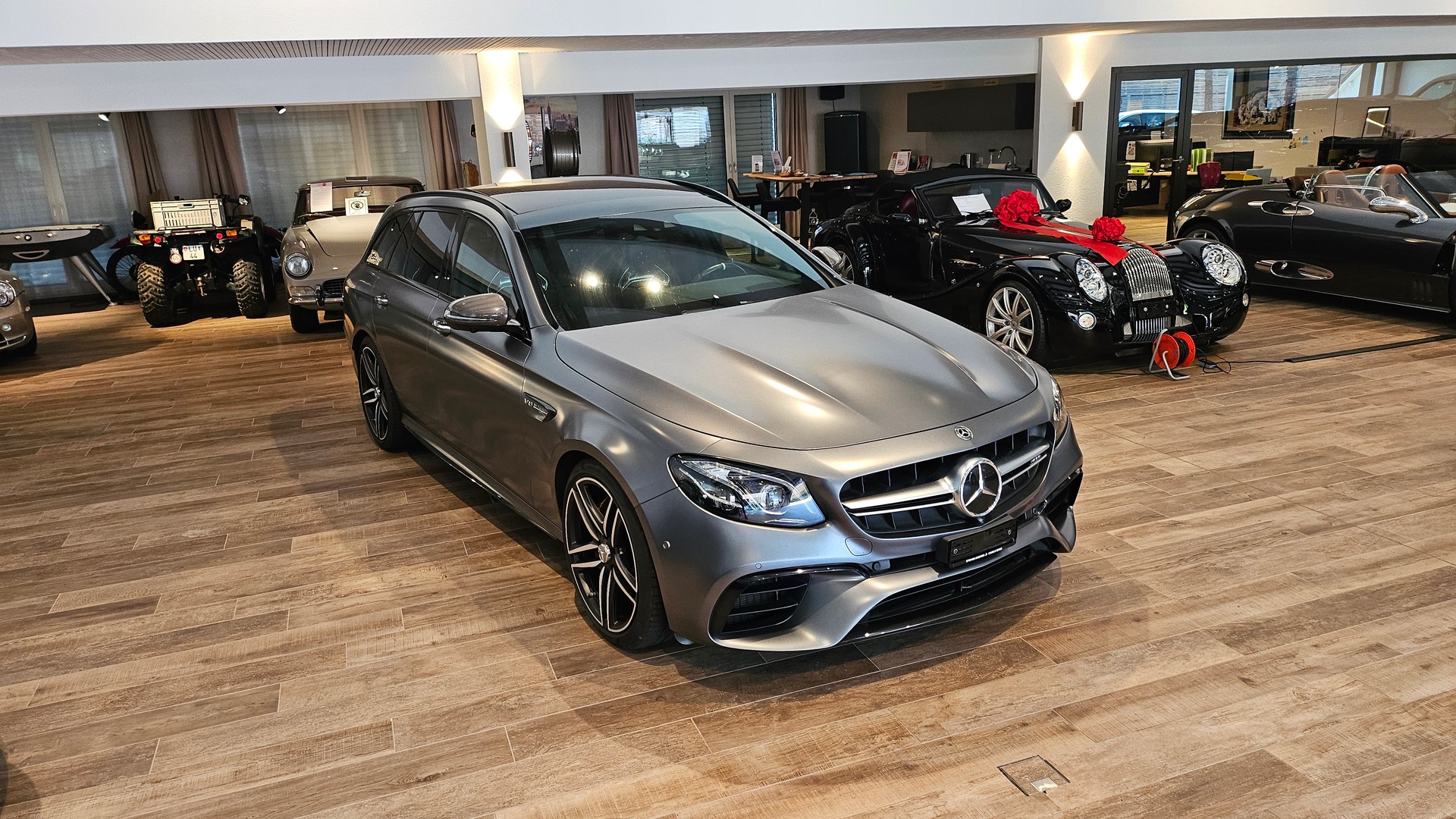 MERCEDES-BENZ E 63 AMG S 4 Matic 9G-Tronic, 612 PS selenitgrau, Top Ausstattung AMG Performance-Abgasanlageđ„-image-5