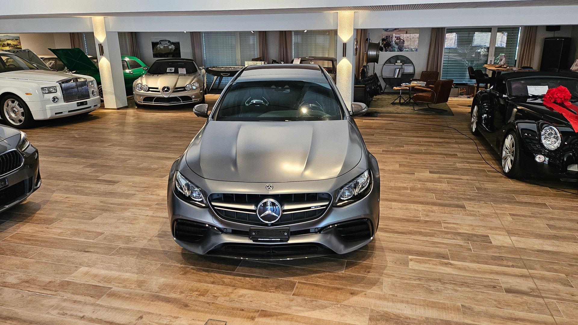 MERCEDES-BENZ E 63 AMG S 4 Matic 9G-Tronic, 612 PS selenitgrau, Top Ausstattung AMG Performance-Abgasanlage-showroom-element-3