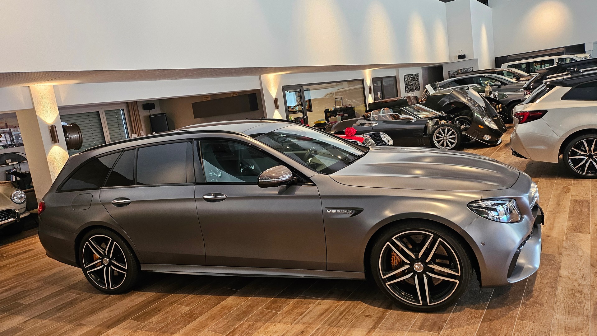 MERCEDES-BENZ E 63 AMG S 4 Matic 9G-Tronic, 612 PS selenitgrau, Top Ausstattung AMG Performance-Abgasanlageđ„-image-6
