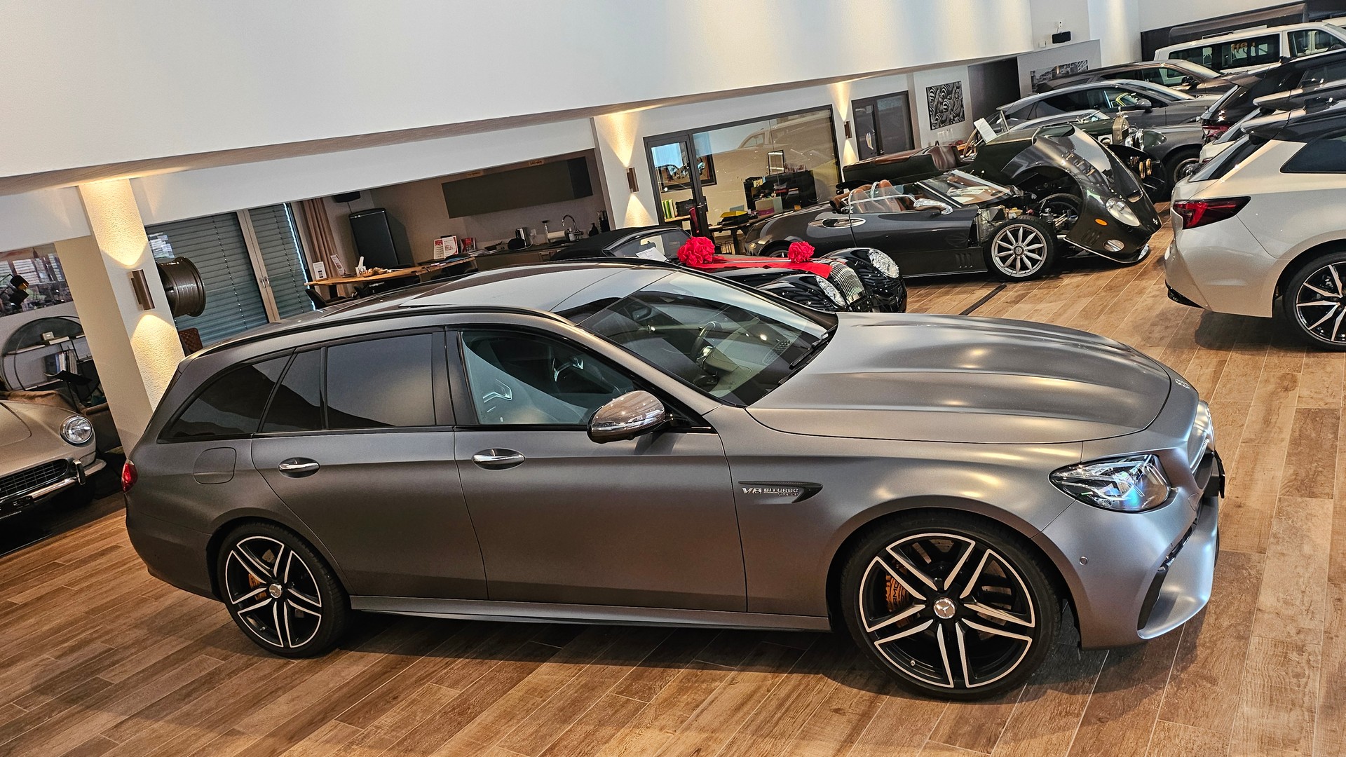MERCEDES-BENZ E 63 AMG S 4 Matic 9G-Tronic, 612 PS selenitgrau, Top Ausstattung AMG Performance-Abgasanlageđ„-image-7