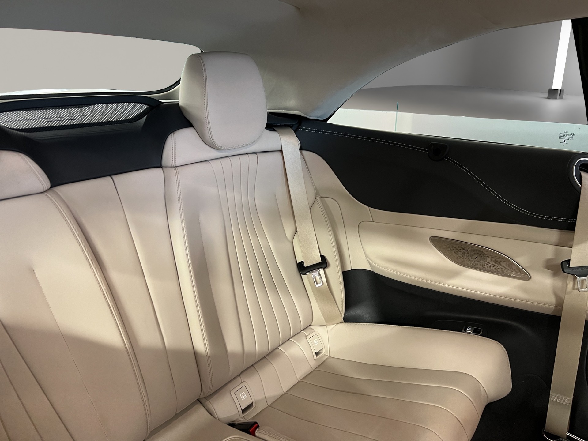 MERCEDES-BENZ E 200 Cabriolet 4Matic AMG Line 9G-Tronic-image-12
