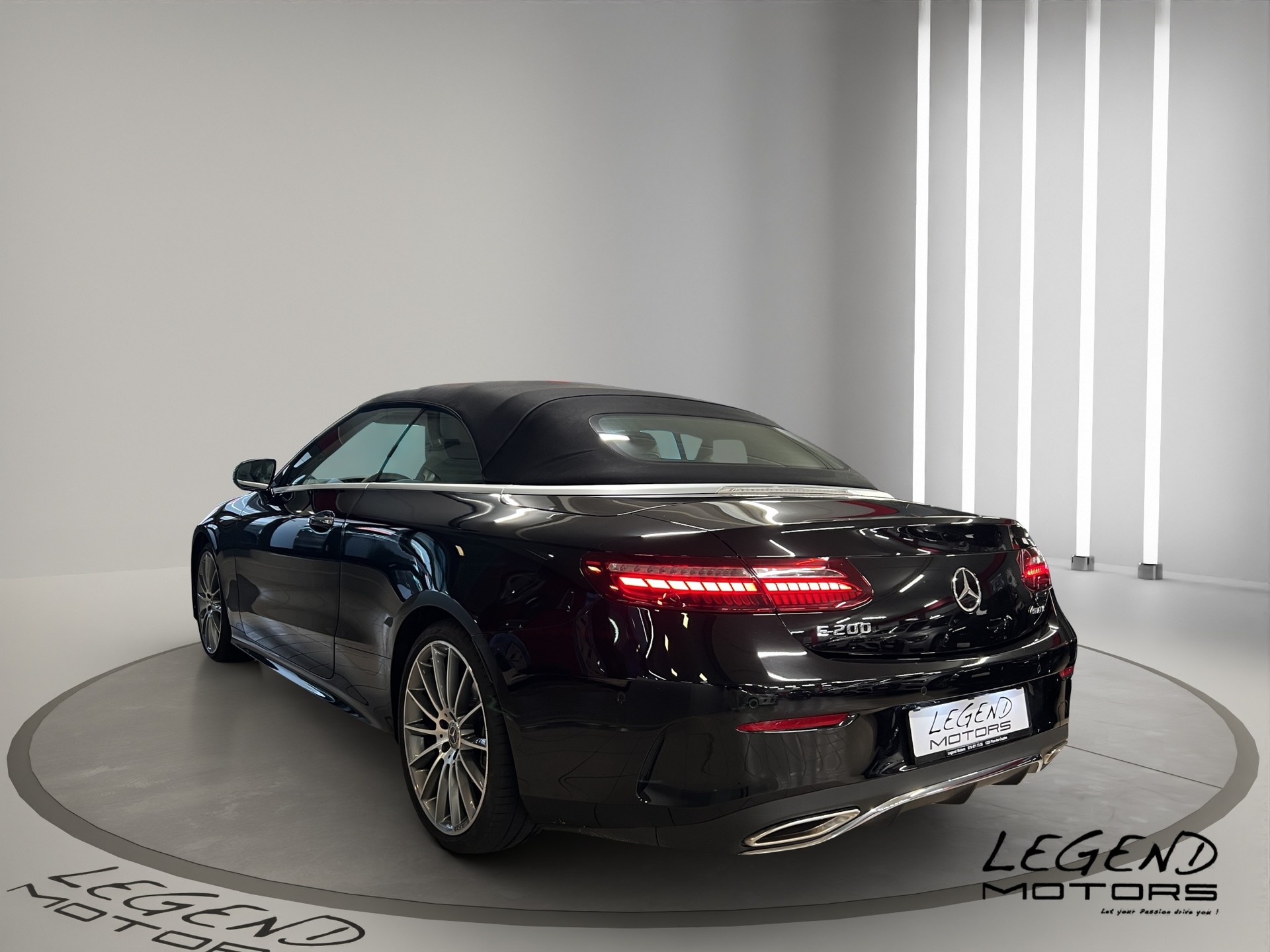 MERCEDES-BENZ E 200 Cabriolet 4Matic AMG Line 9G-Tronic-showroom-element-3