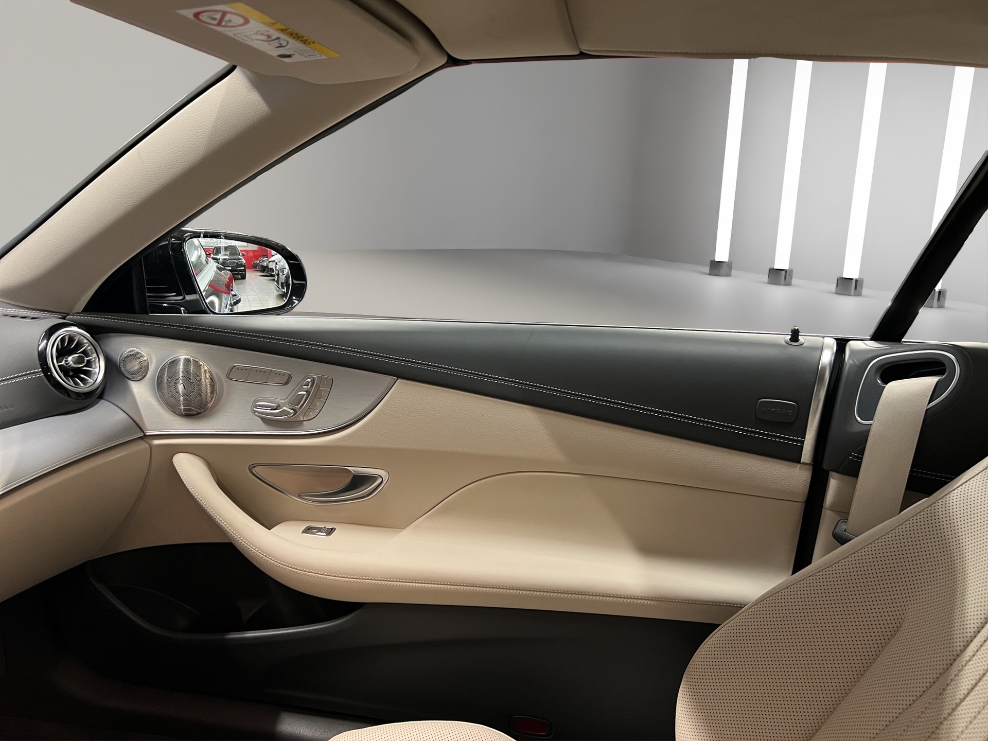 MERCEDES-BENZ E 200 Cabriolet 4Matic AMG Line 9G-Tronic-image-14