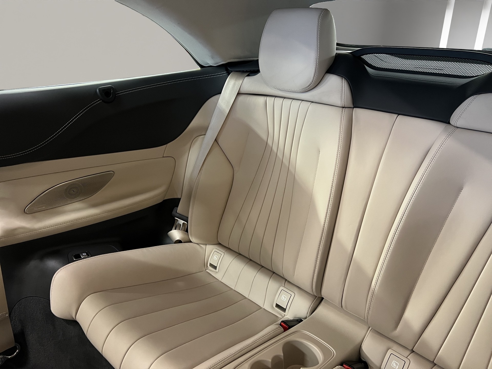 MERCEDES-BENZ E 200 Cabriolet 4Matic AMG Line 9G-Tronic-image-13