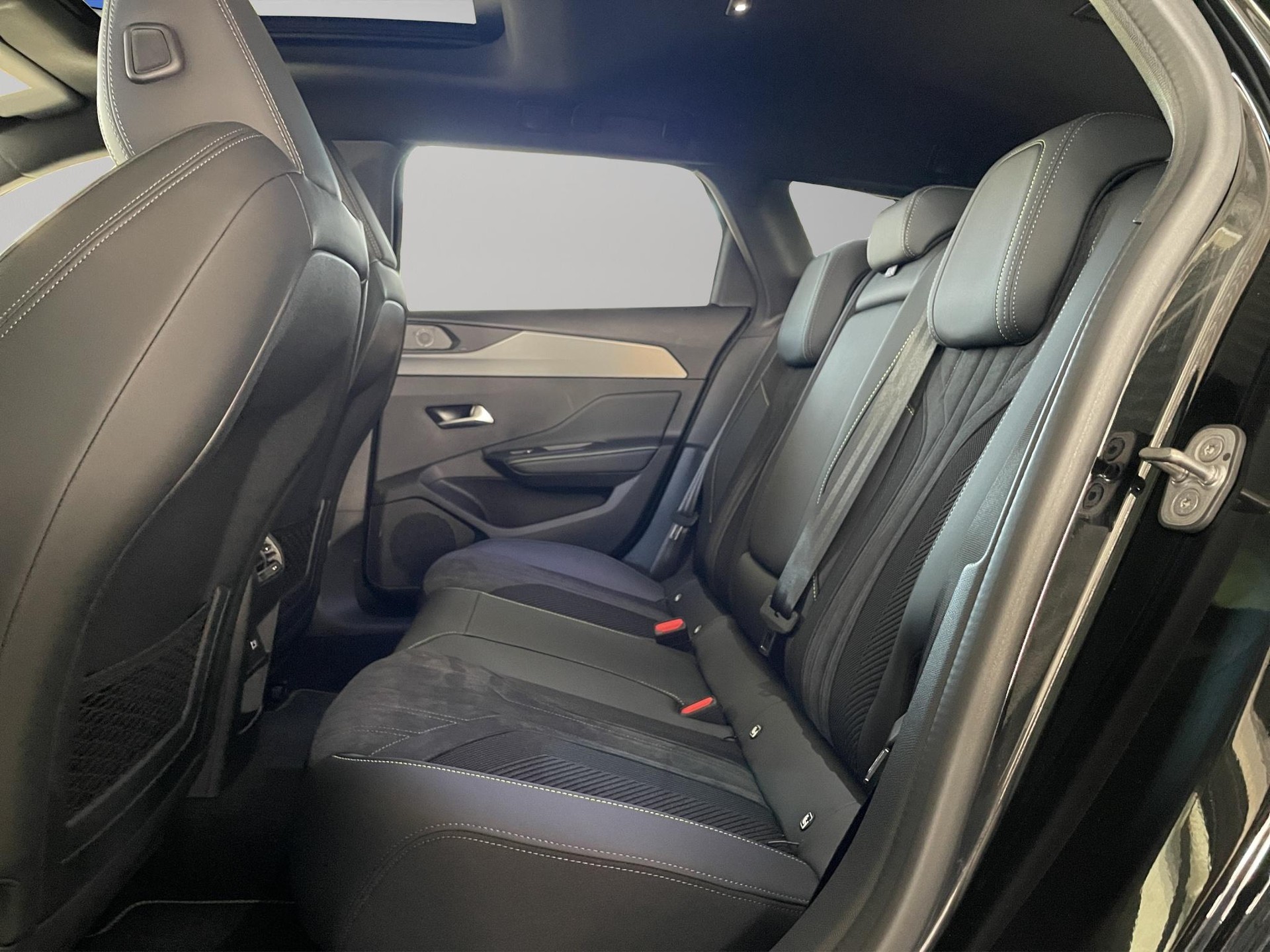 PEUGEOT 308 SW 1.6 PHEV 180 GT (Plug-in Hybrid)-image-9