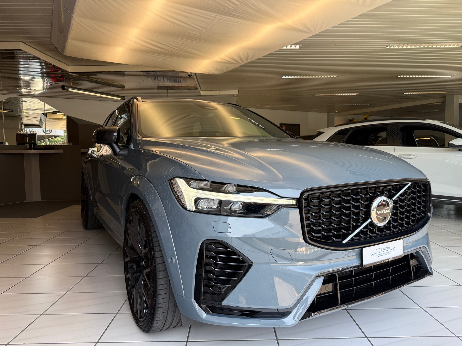 VOLVO XC60 T8 eAWD PluginHybrid Ultimate Dark Geartronic-image-3