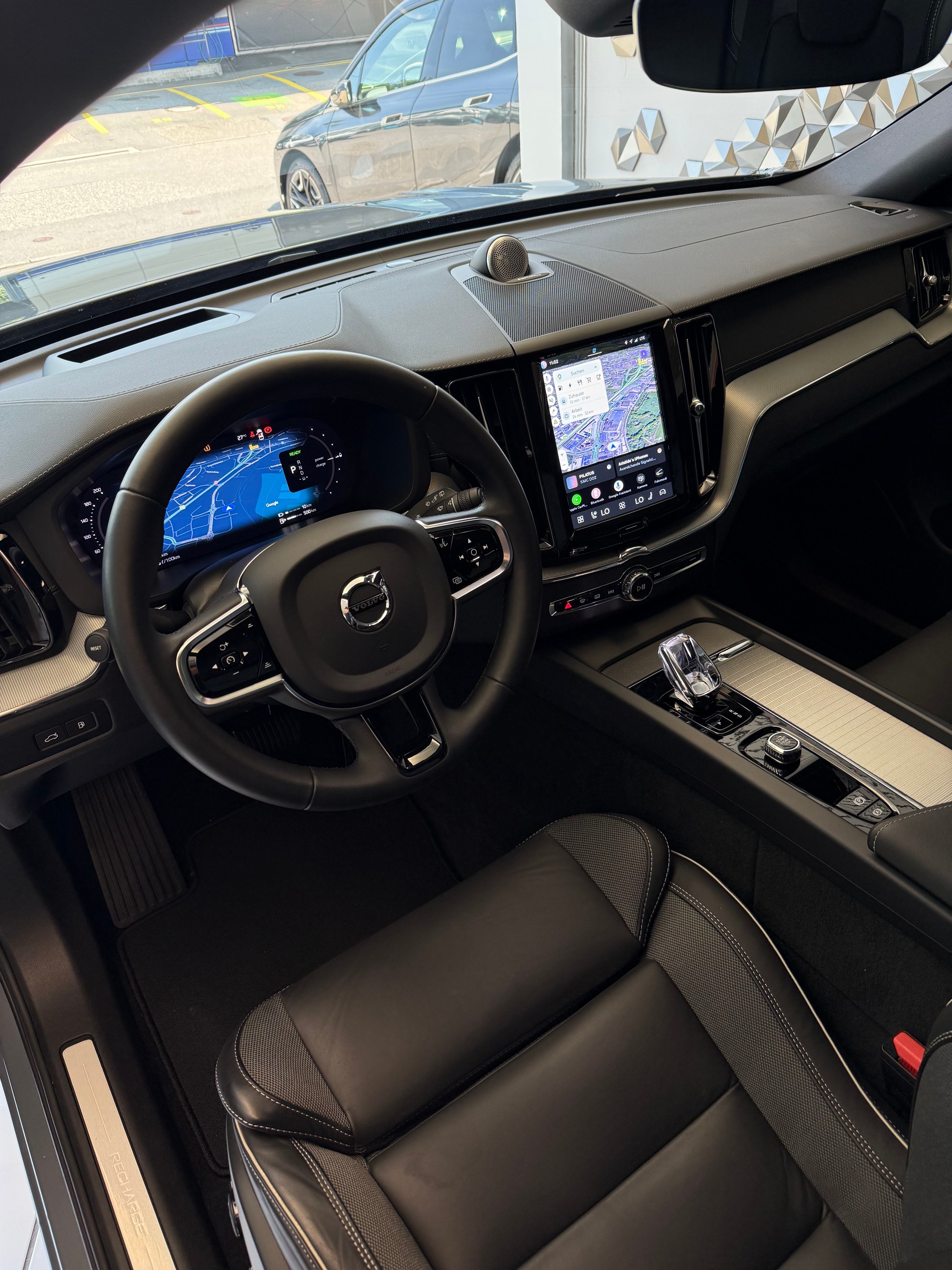 VOLVO XC60 T8 eAWD PluginHybrid Ultimate Dark Geartronic-image-4