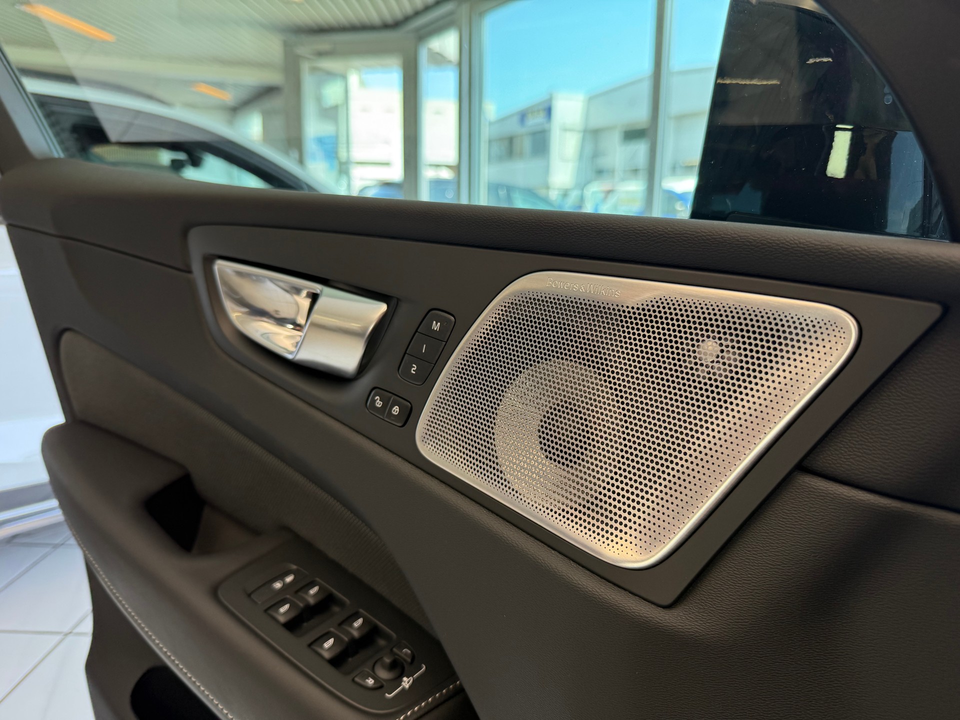 VOLVO XC60 T8 eAWD PluginHybrid Ultimate Dark Geartronic-image-19