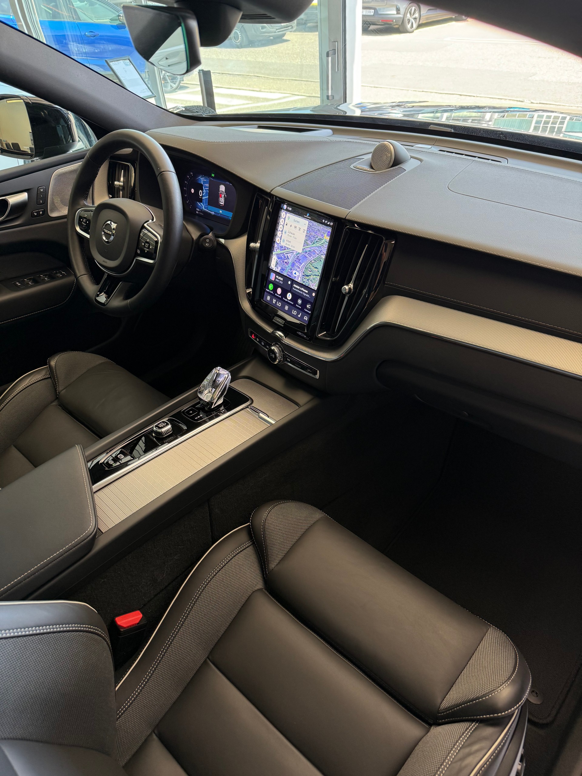 VOLVO XC60 T8 eAWD PluginHybrid Ultimate Dark Geartronic-image-12