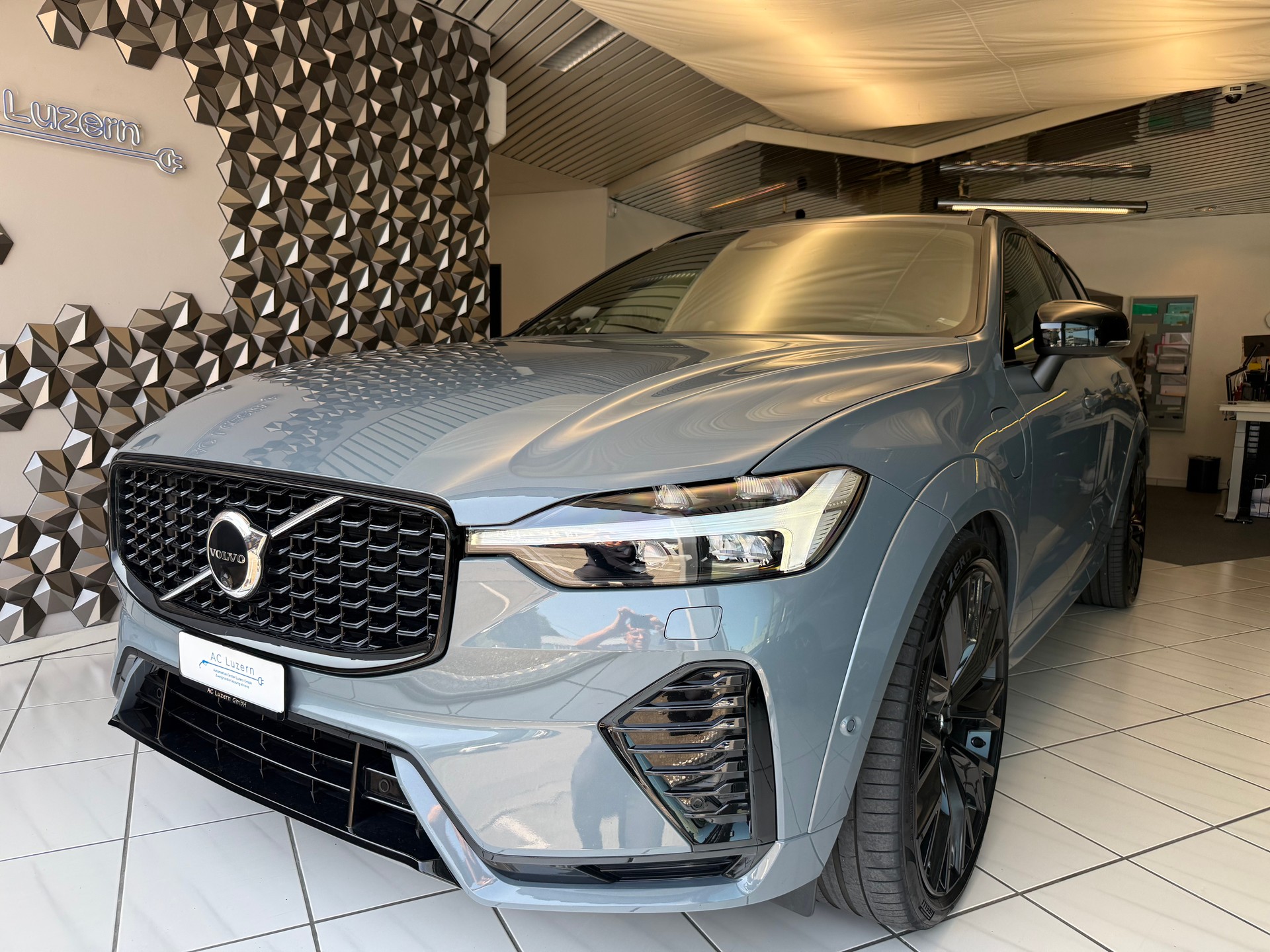 VOLVO XC60 T8 eAWD PluginHybrid Ultimate Dark Geartronic-image-0