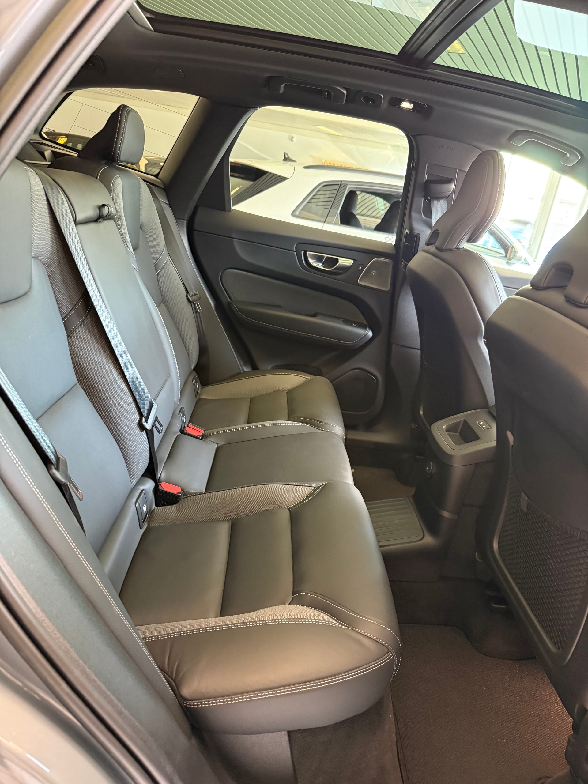 VOLVO XC60 T8 eAWD PluginHybrid Ultimate Dark Geartronic-image-10