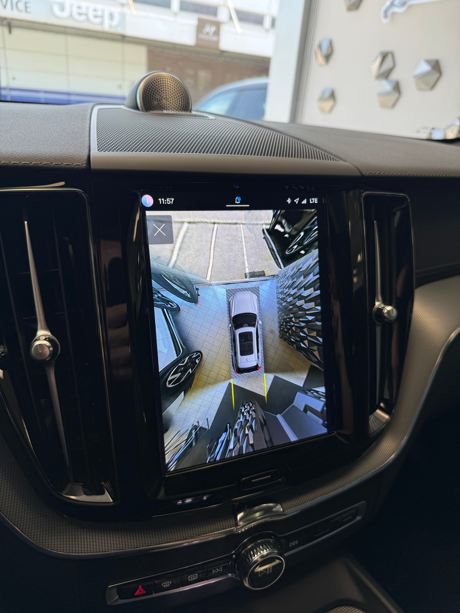 VOLVO XC60 T8 eAWD PluginHybrid Ultimate Dark Geartronic-image-16