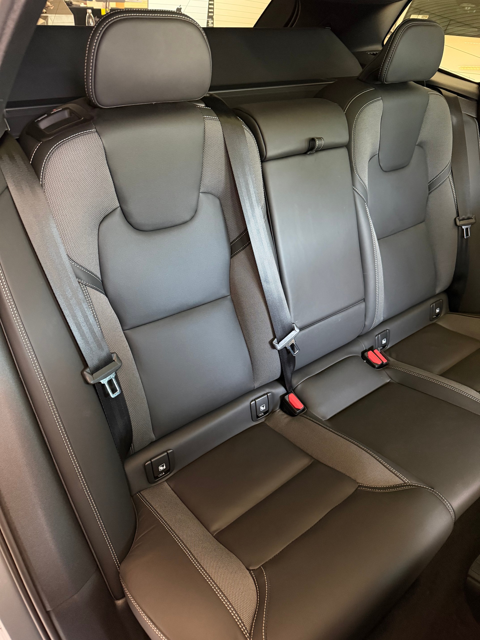 VOLVO XC60 T8 eAWD PluginHybrid Ultimate Dark Geartronic-image-9