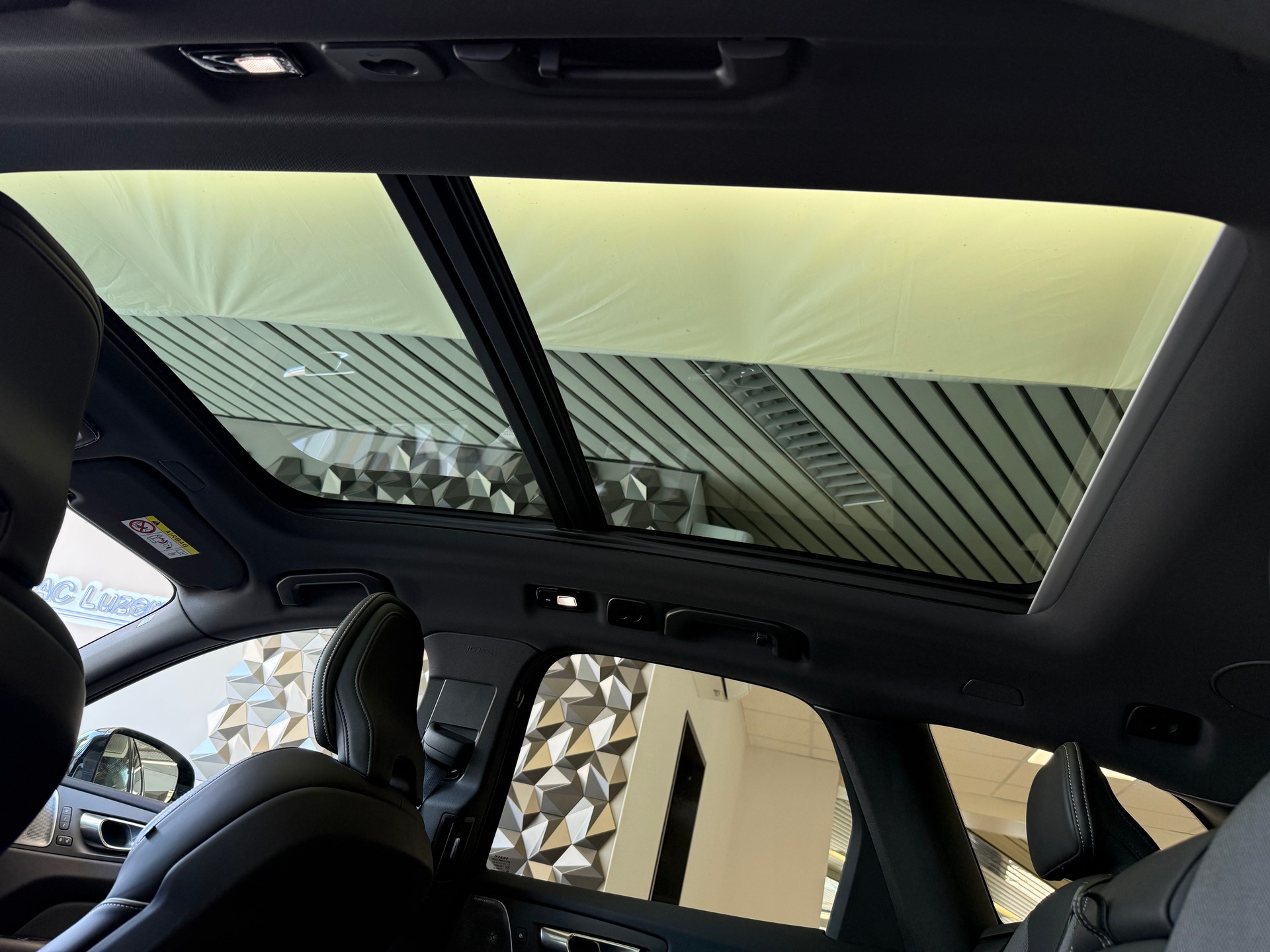 VOLVO XC60 T8 eAWD PluginHybrid Ultimate Dark Geartronic-image-7