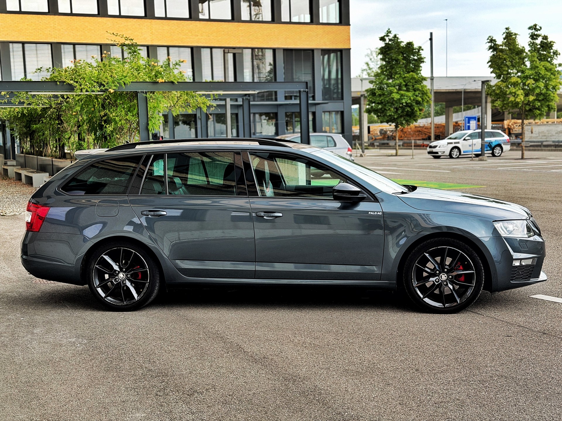SKODA Octavia Combi 2.0 TDI RS 4x4 DSG-image-2