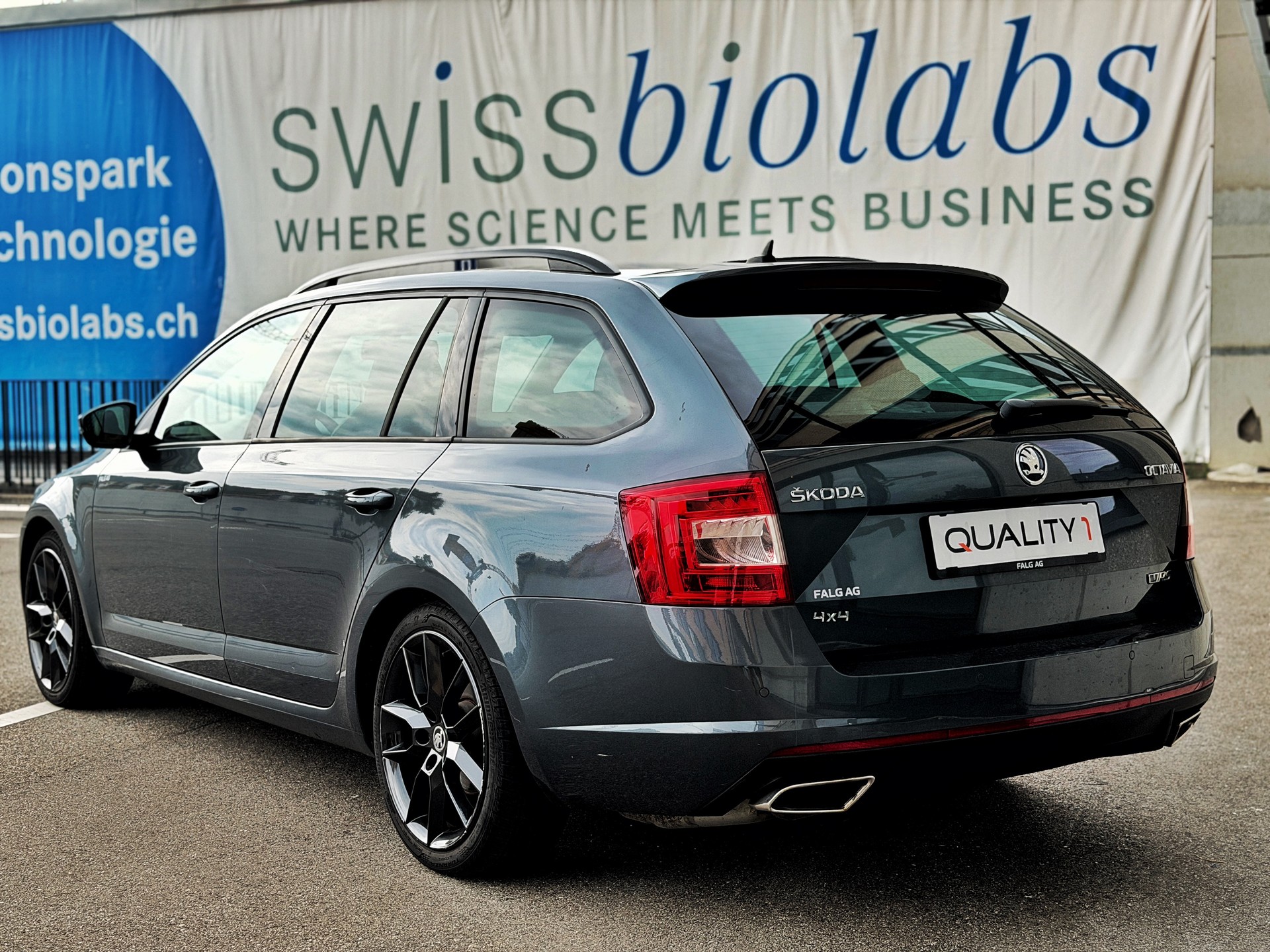 SKODA Octavia Combi 2.0 TDI RS 4x4 DSG-image-4