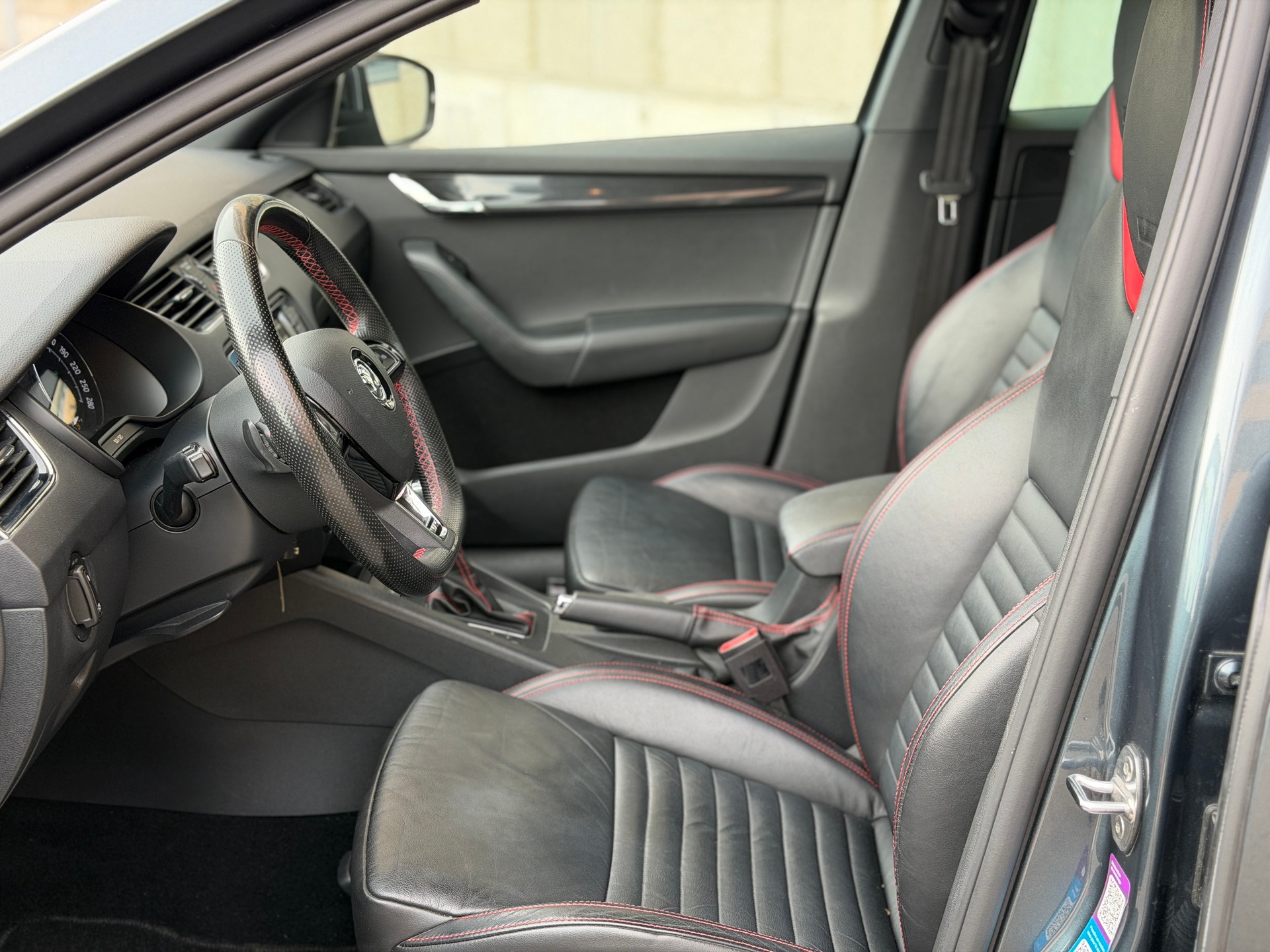 SKODA Octavia Combi 2.0 TDI RS 4x4 DSG-image-11