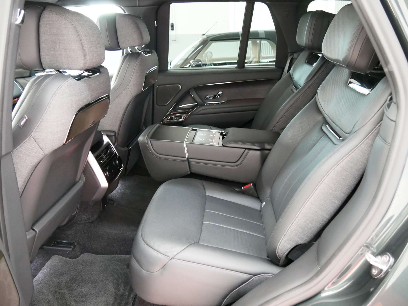 LAND ROVER Range Rover P510e Si6 PHEV SV Automatic-image-13