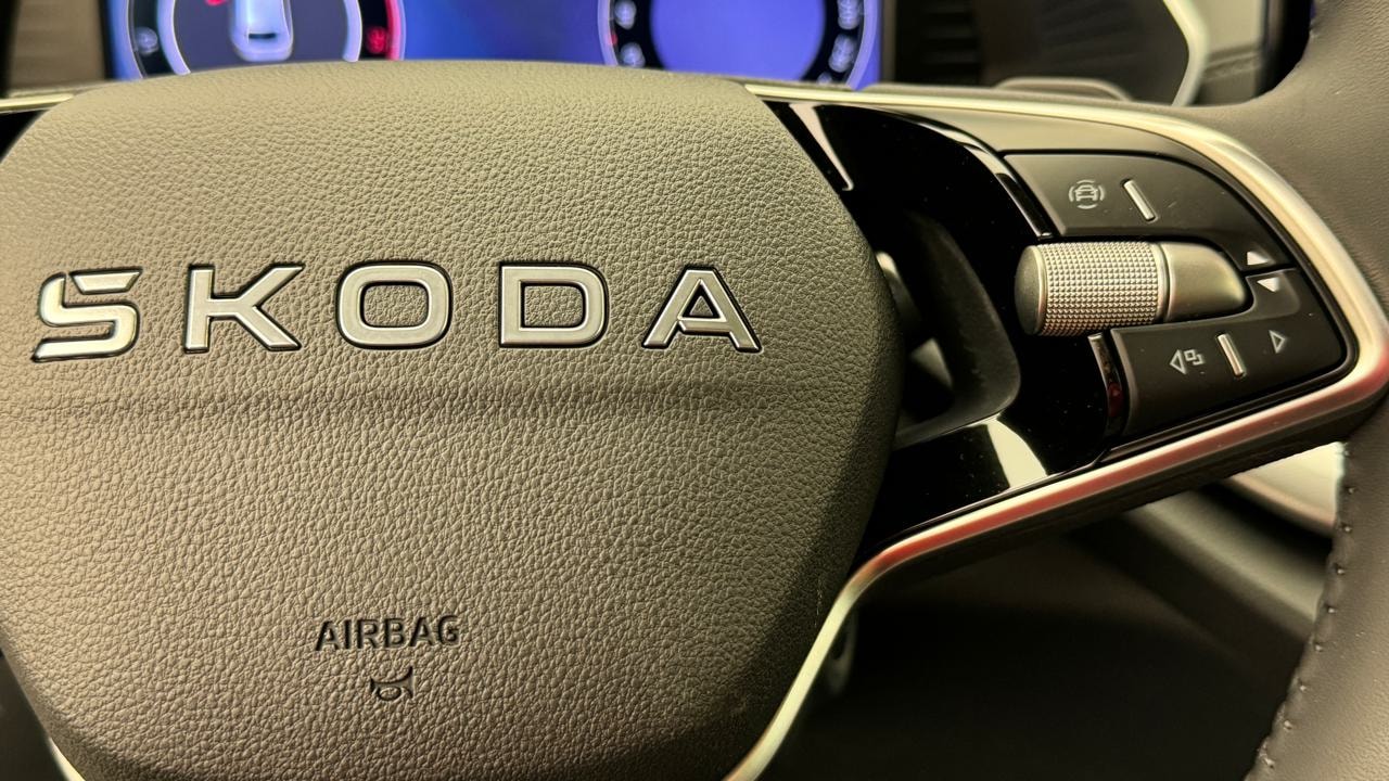 SKODA Octavia Combi 2.0 TDI DSG Selection-image-9