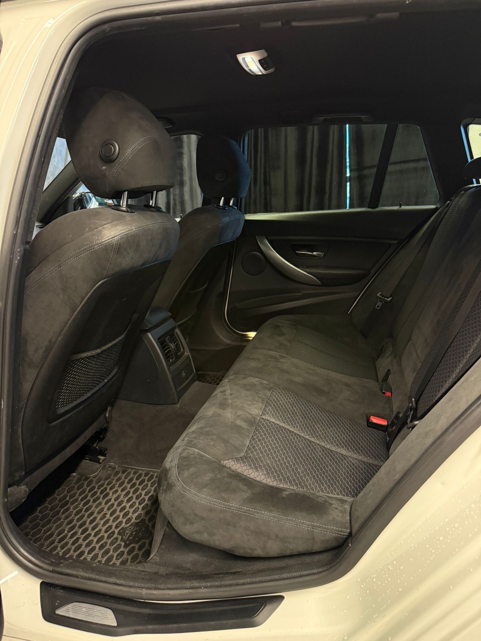 BMW 320d Touring Steptronic ( M Paket )-image-12