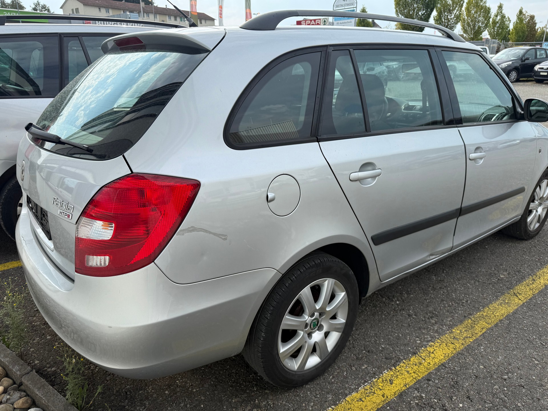 SKODA Fabia 1.2 Entry-image-10